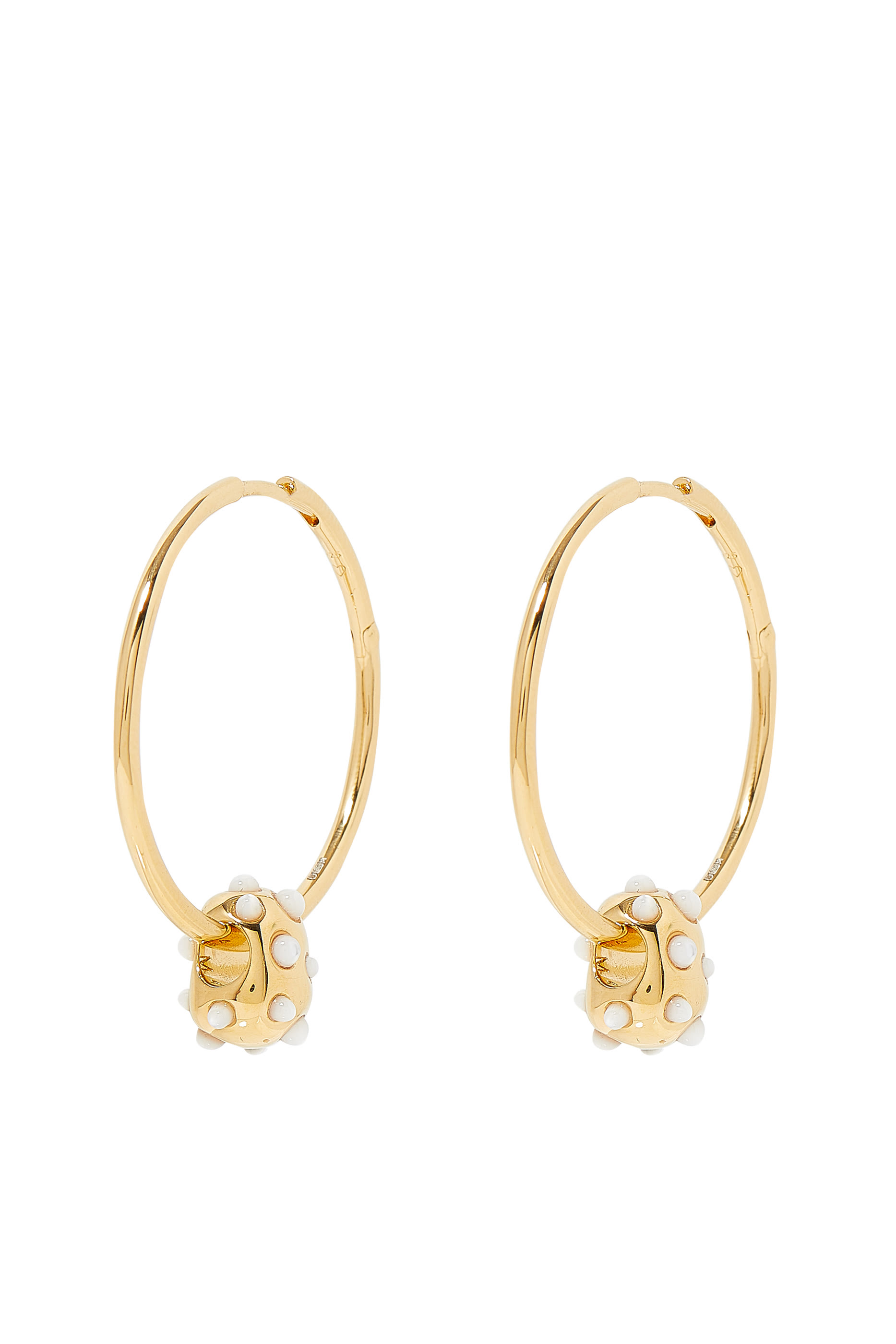 أقراط دائرية متوسطة أباكس ناغيت بحلية مرصعة بعرق اللؤلؤ، فضة إسترلينية معاد تدويرها مطلية بذهب عيار 18 قيراط معاد تدويره