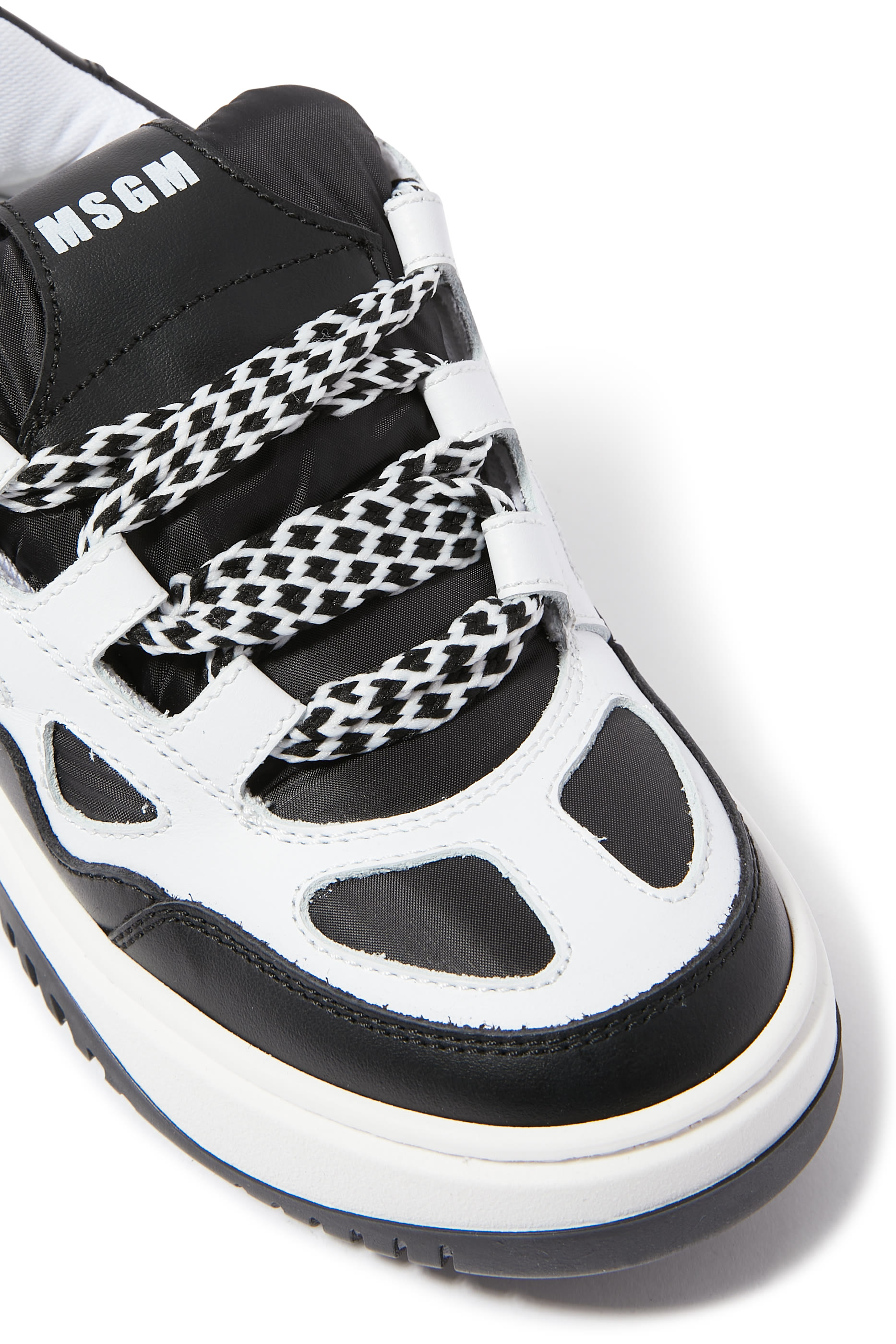 سنيكرز بشعار الماركة للأطفال