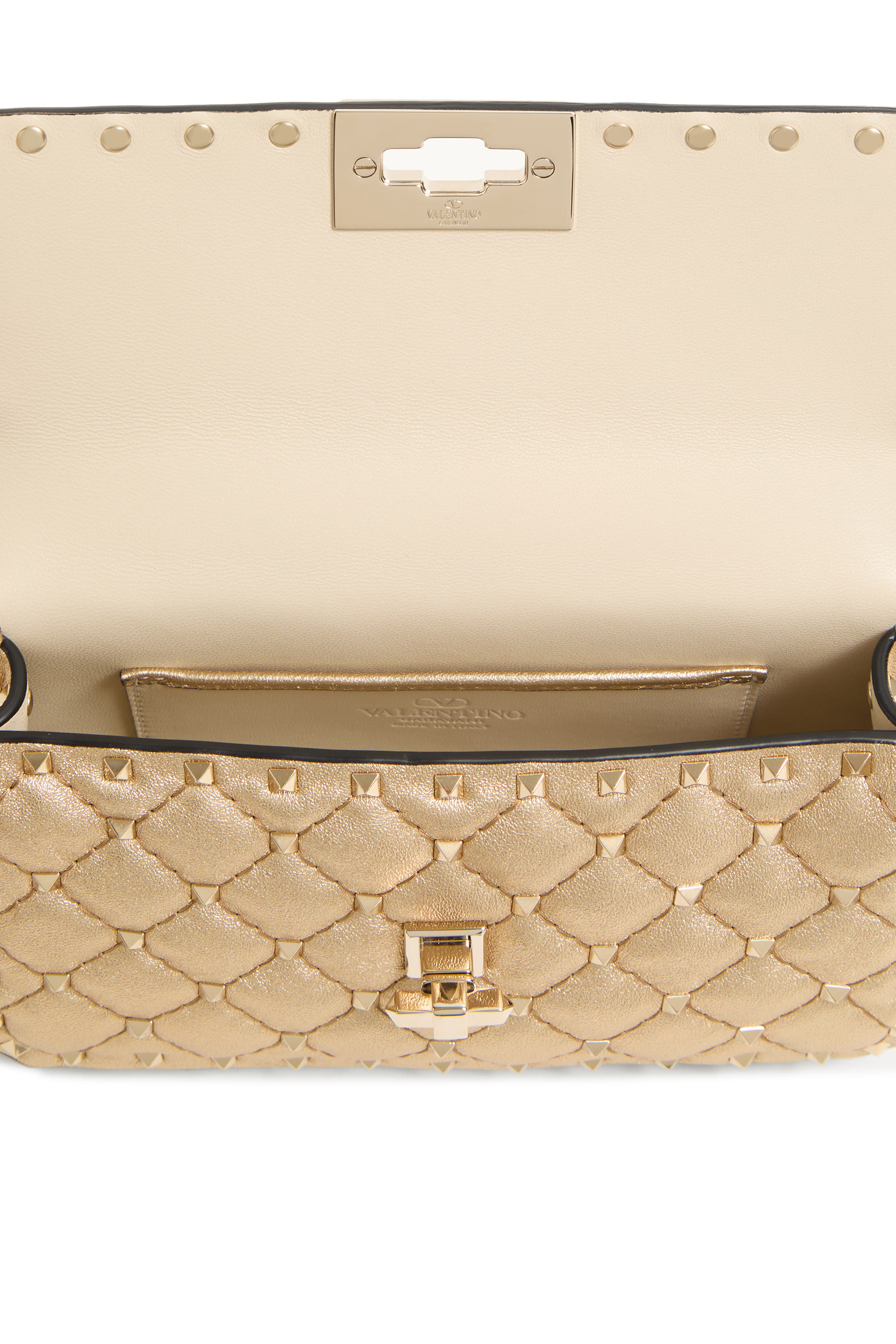 حقيبة صغيرة بحلي هرمية جلد نابا لامع