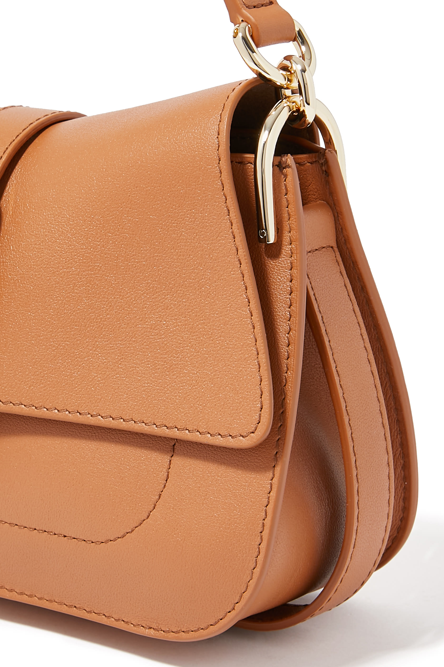 حقيبة فلو صغيرة بيد علوية