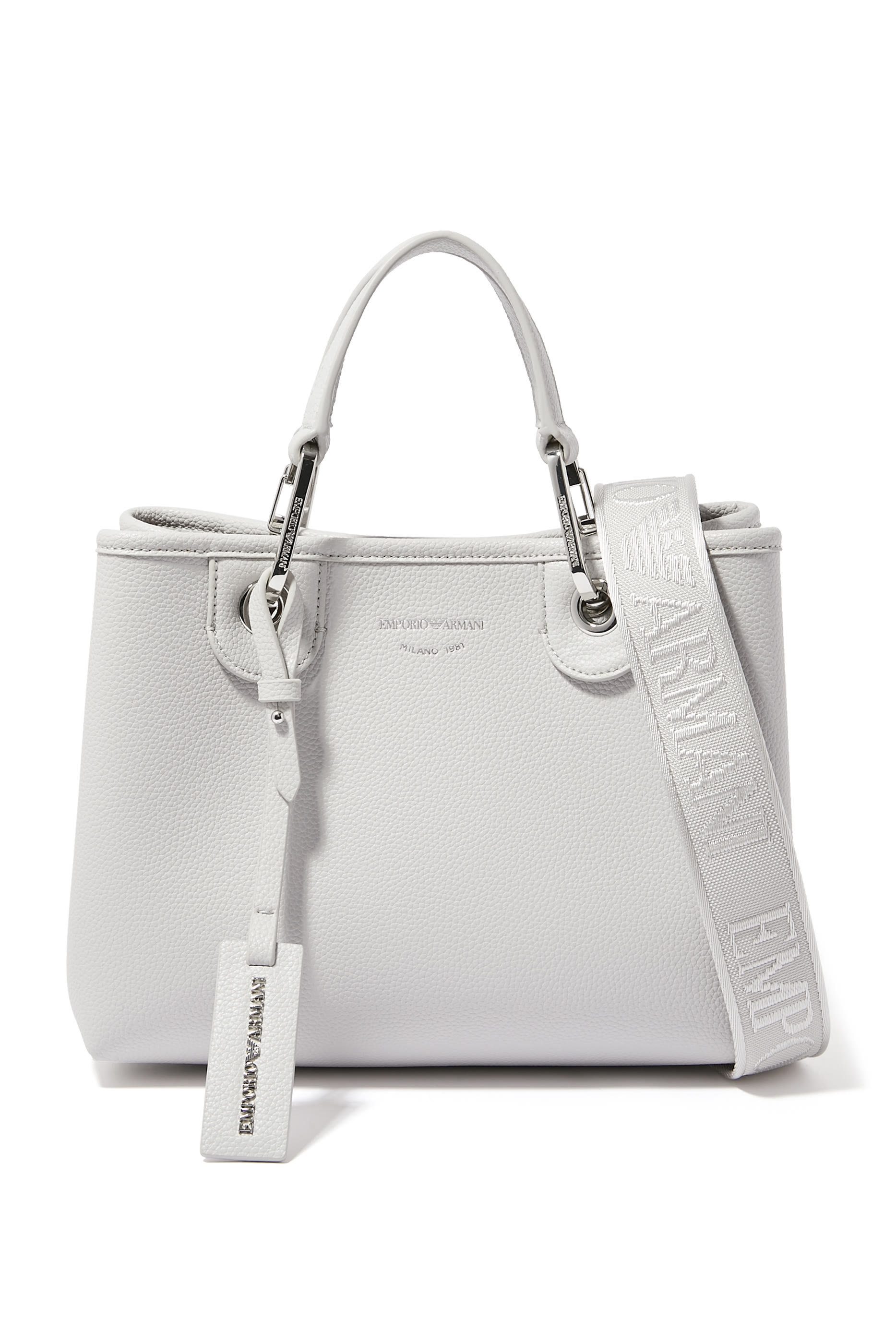 حقيبة يد مزينة بشعار الماركة