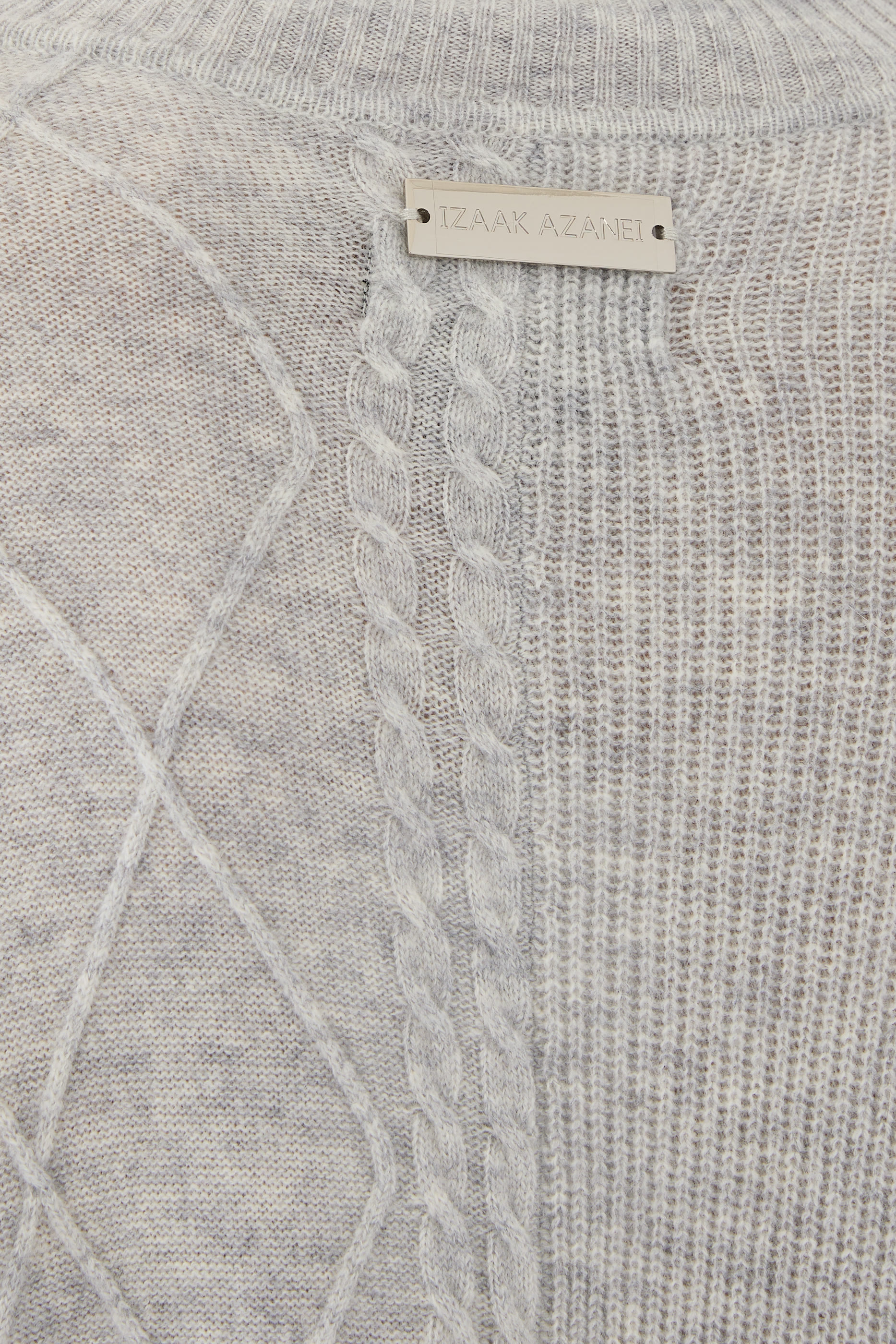 بونشو بتفاصيل بغرزة الضفيرة وحواف فرو