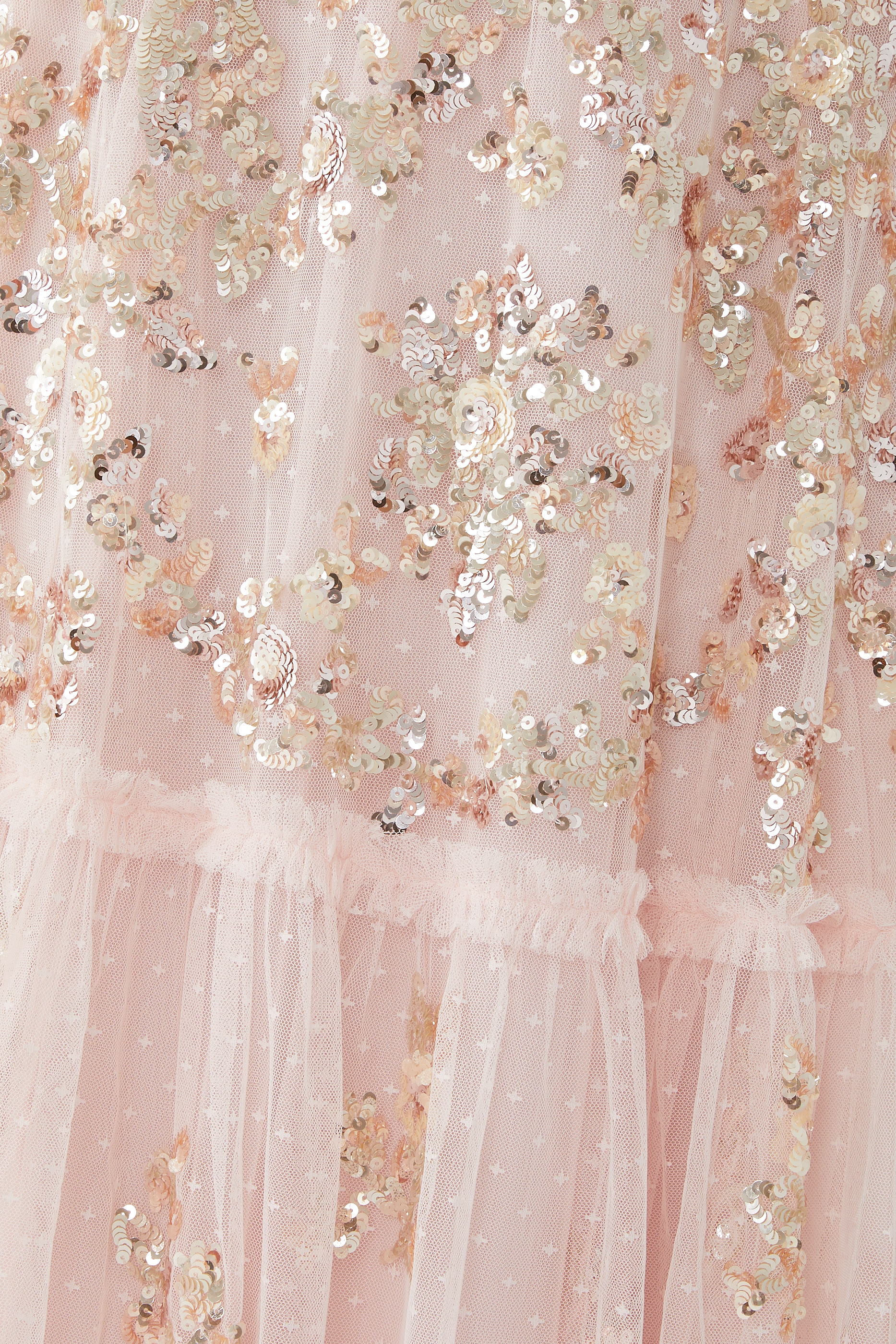 فستان متوسط الطول مطرز بترتر