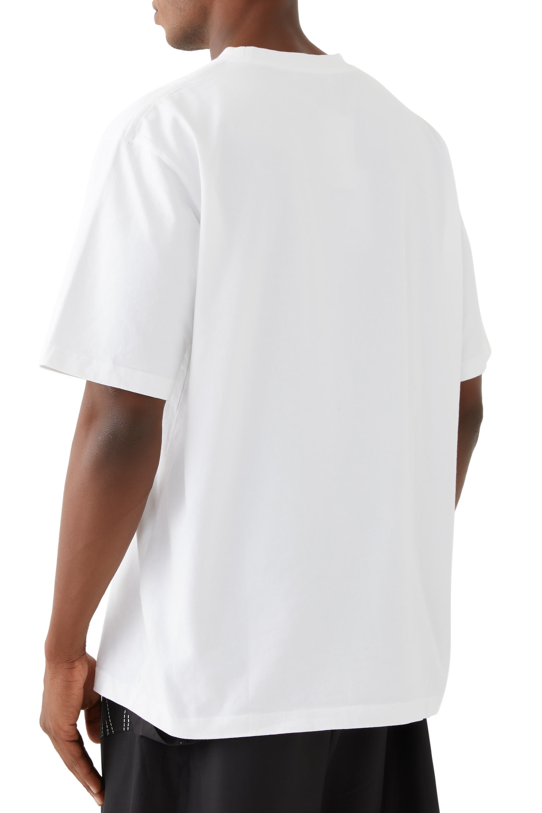 تيشيرت مطرز بطائر البفن