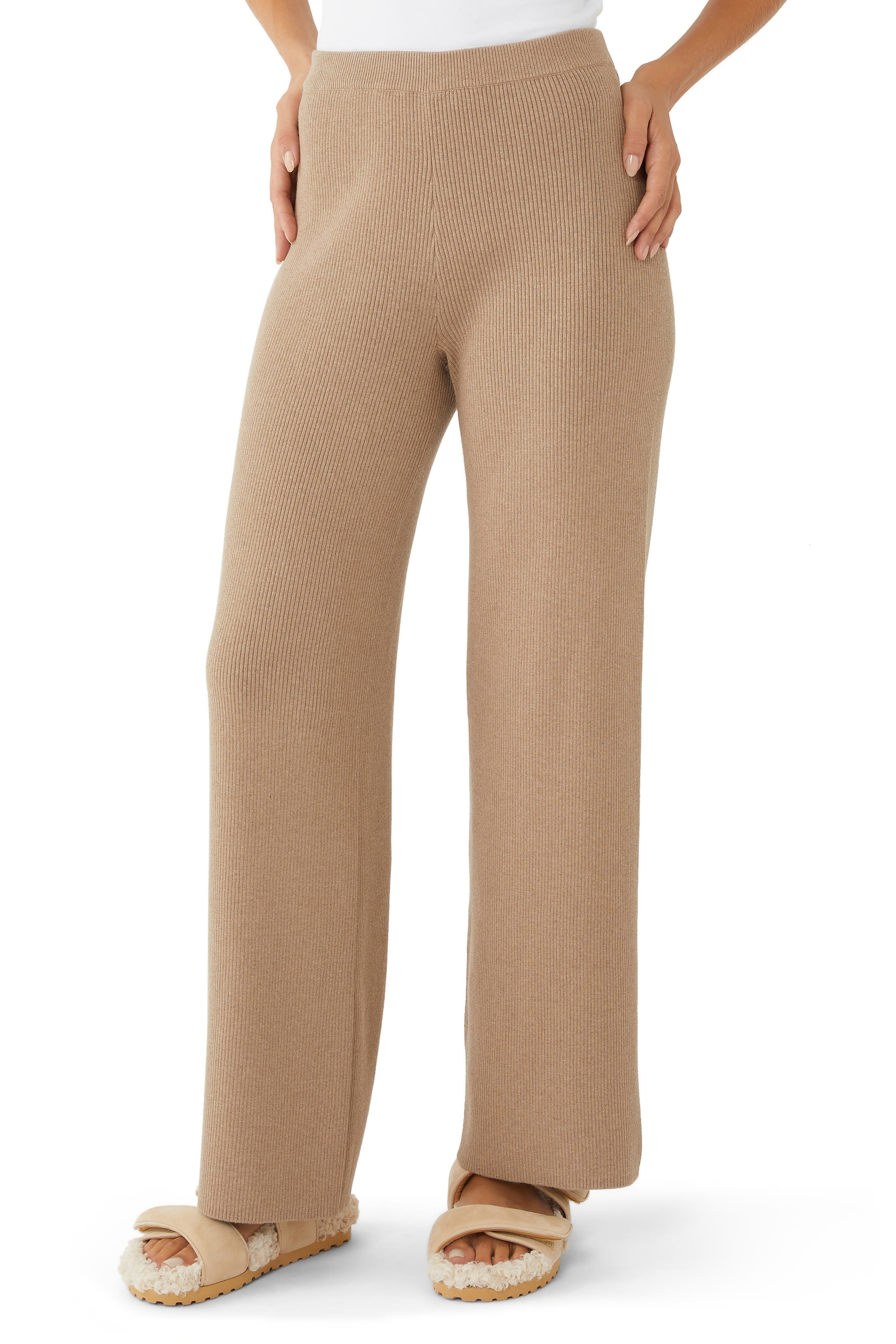 بنطال بقصة ساق واسعة