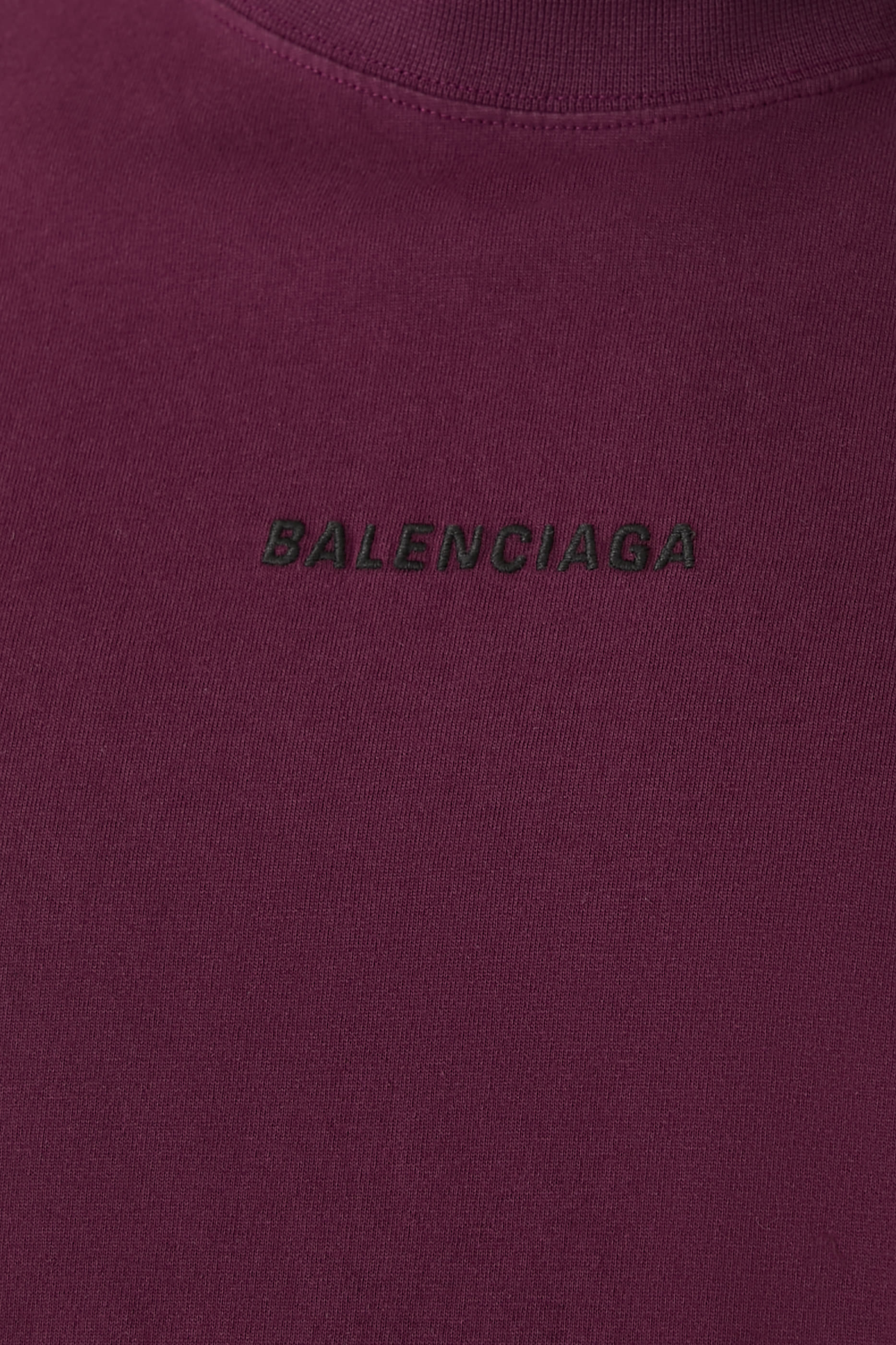 تيشيرت بقصة فضفاضة قليلا