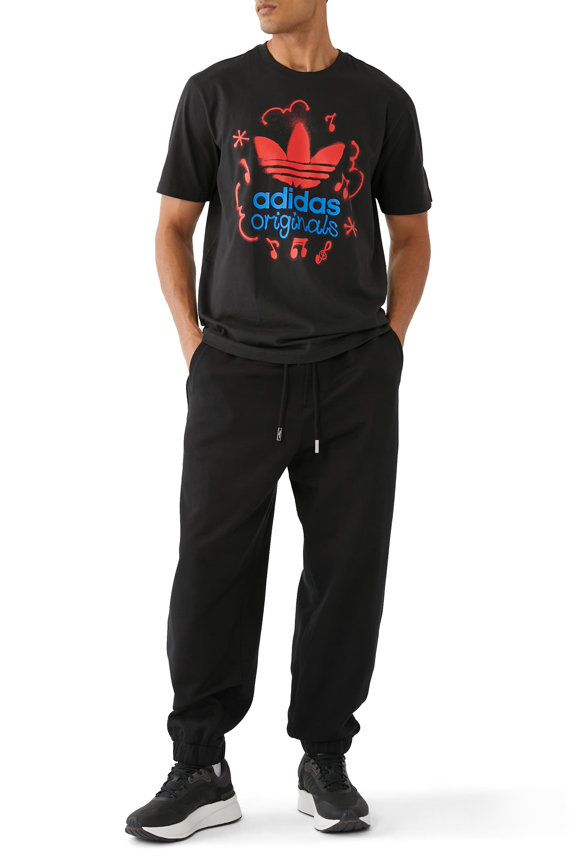 تيشيرت بشعار أديداس