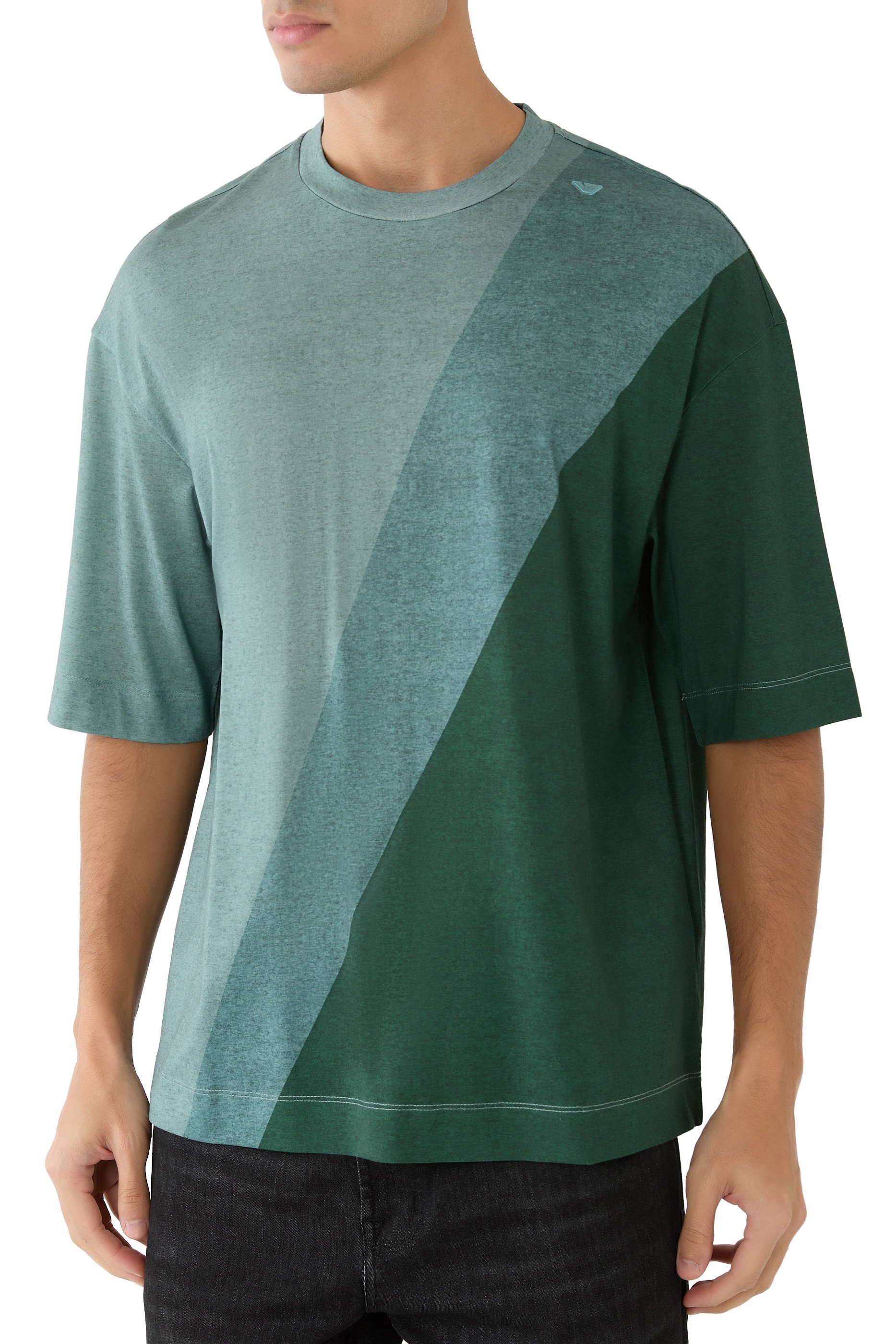 تيشيرت بأكمام قصيرة