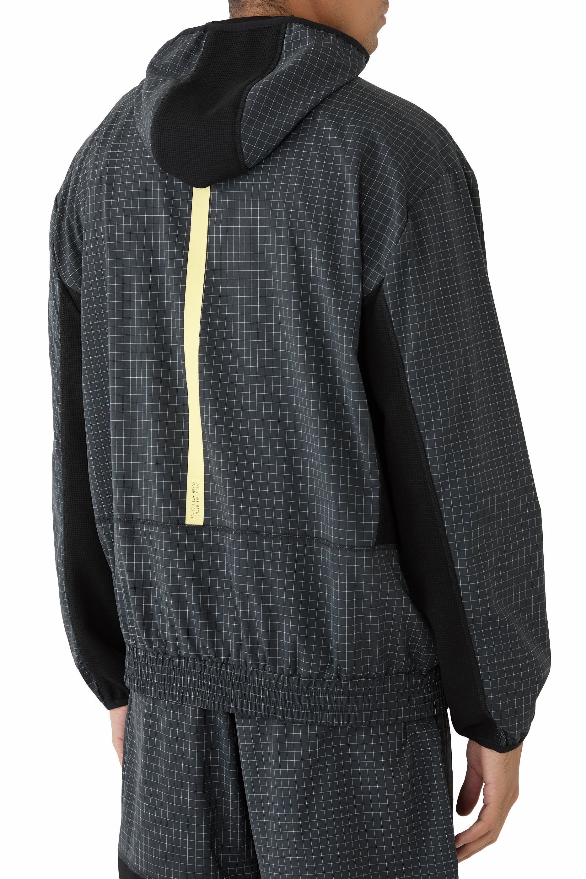 هودي مزين بشعار الماركة