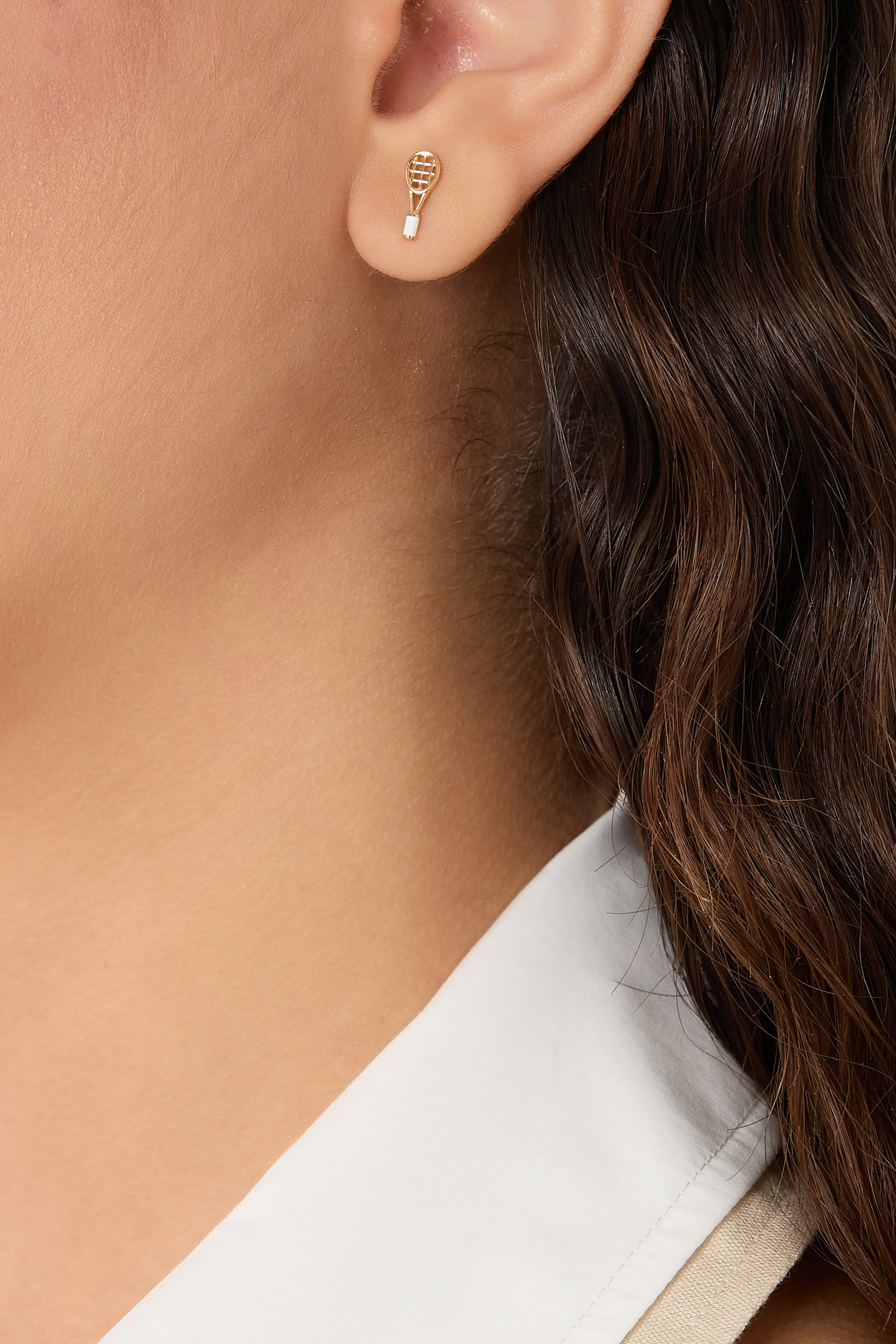 أقراط بتصميم مضرب تنس وكرة، ذهب أصفر عيار 18