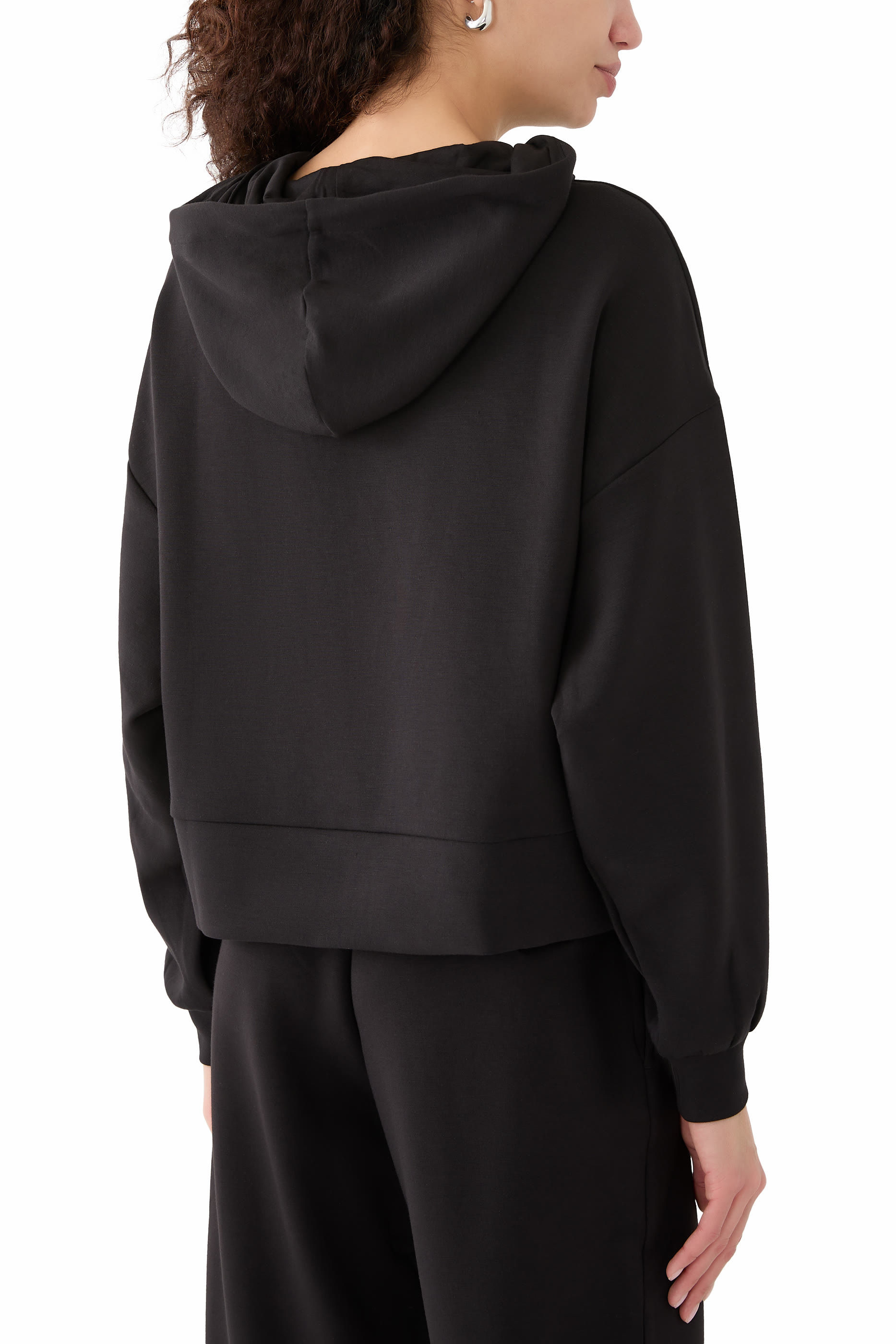 سويت شيرت بغطاء رأس وشعار الماركة