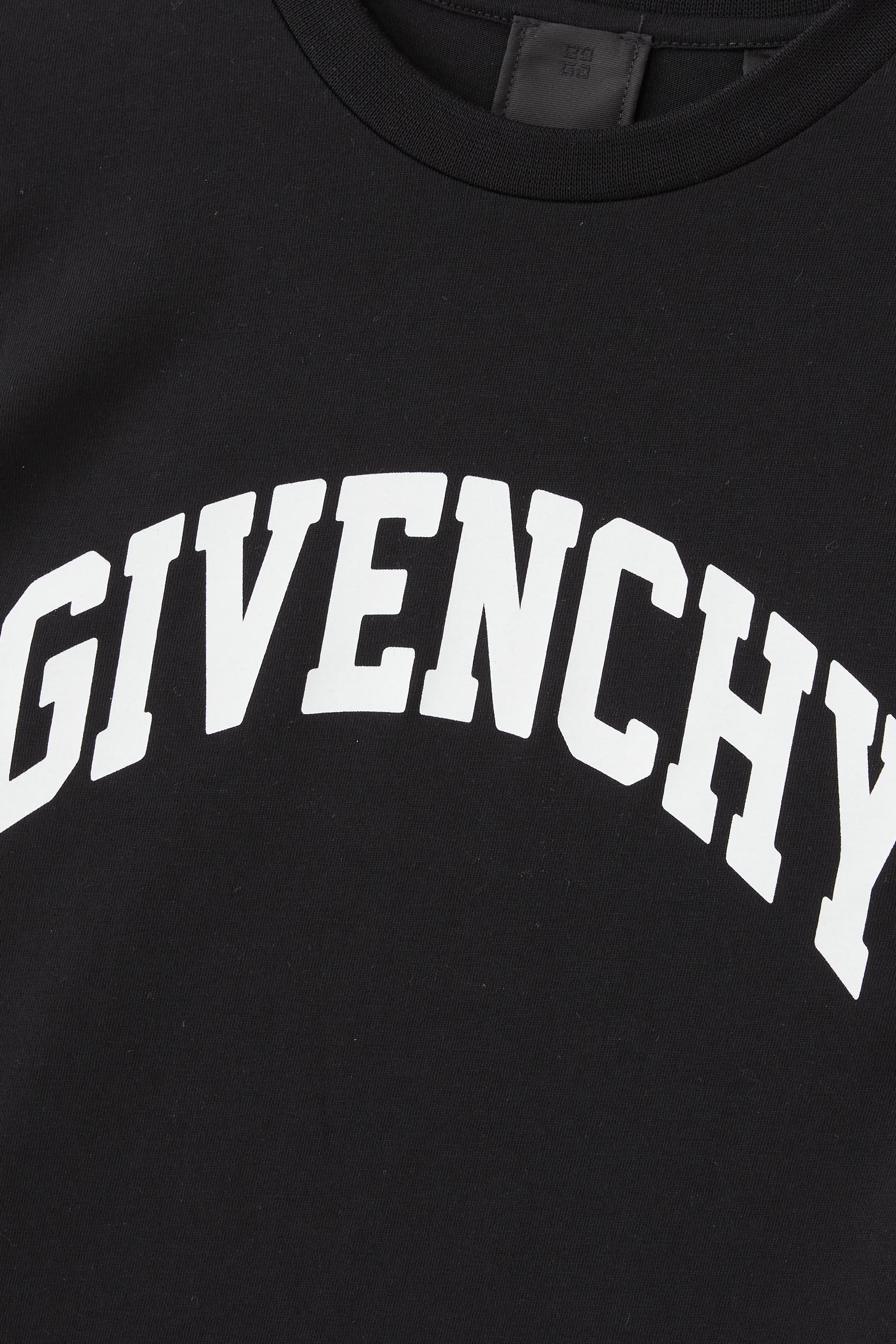 تيشيرت بأكمام قصيرة بشعار الماركة للأطفال