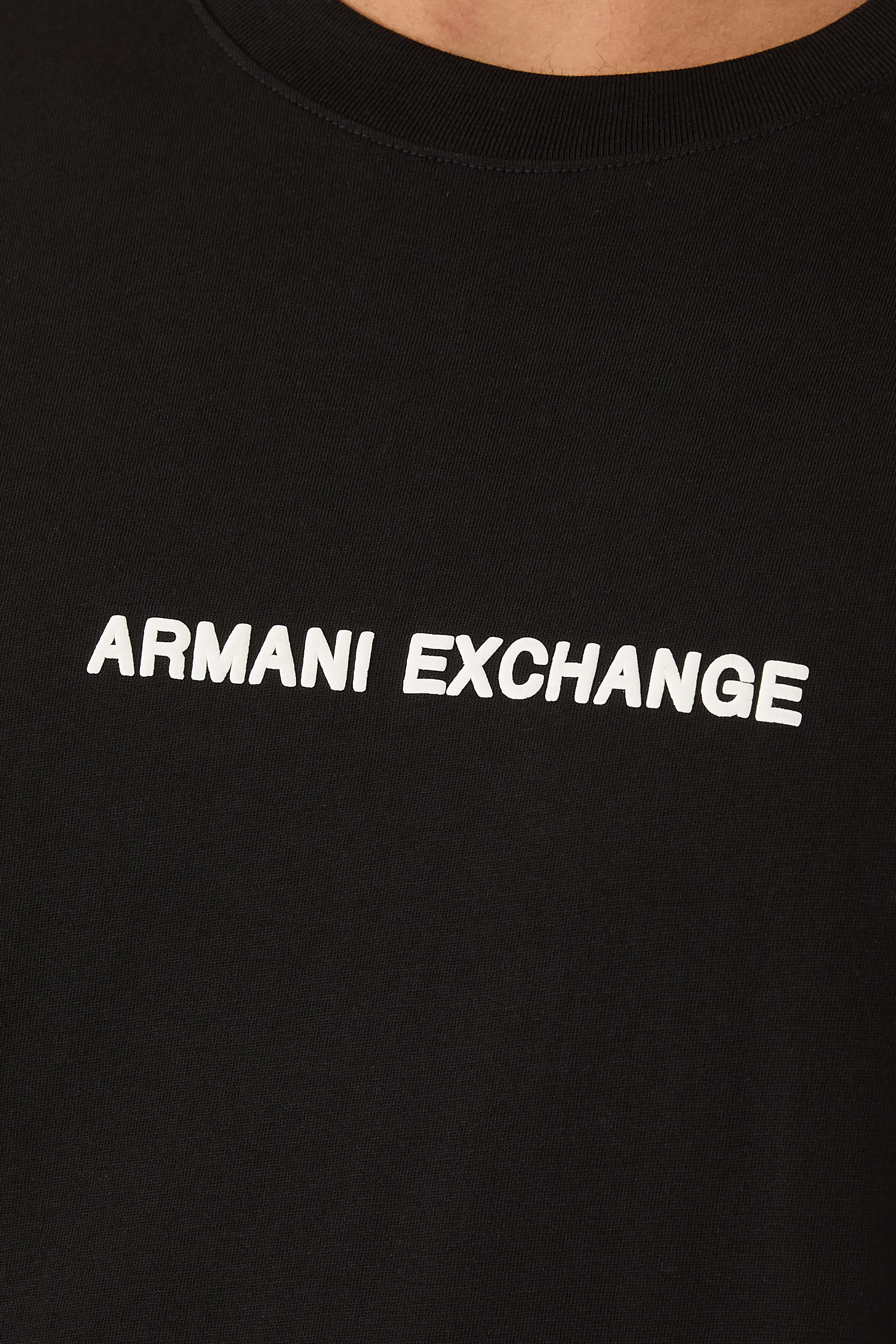 تيشيرت بحروف شعار الماركة