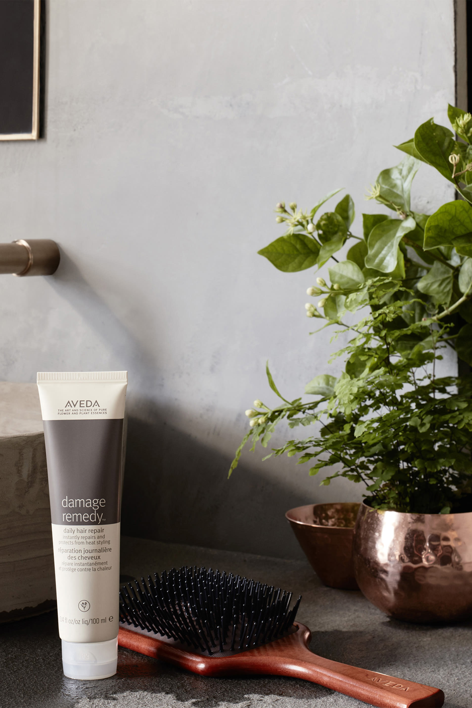 فرشاة خشبية عريضة