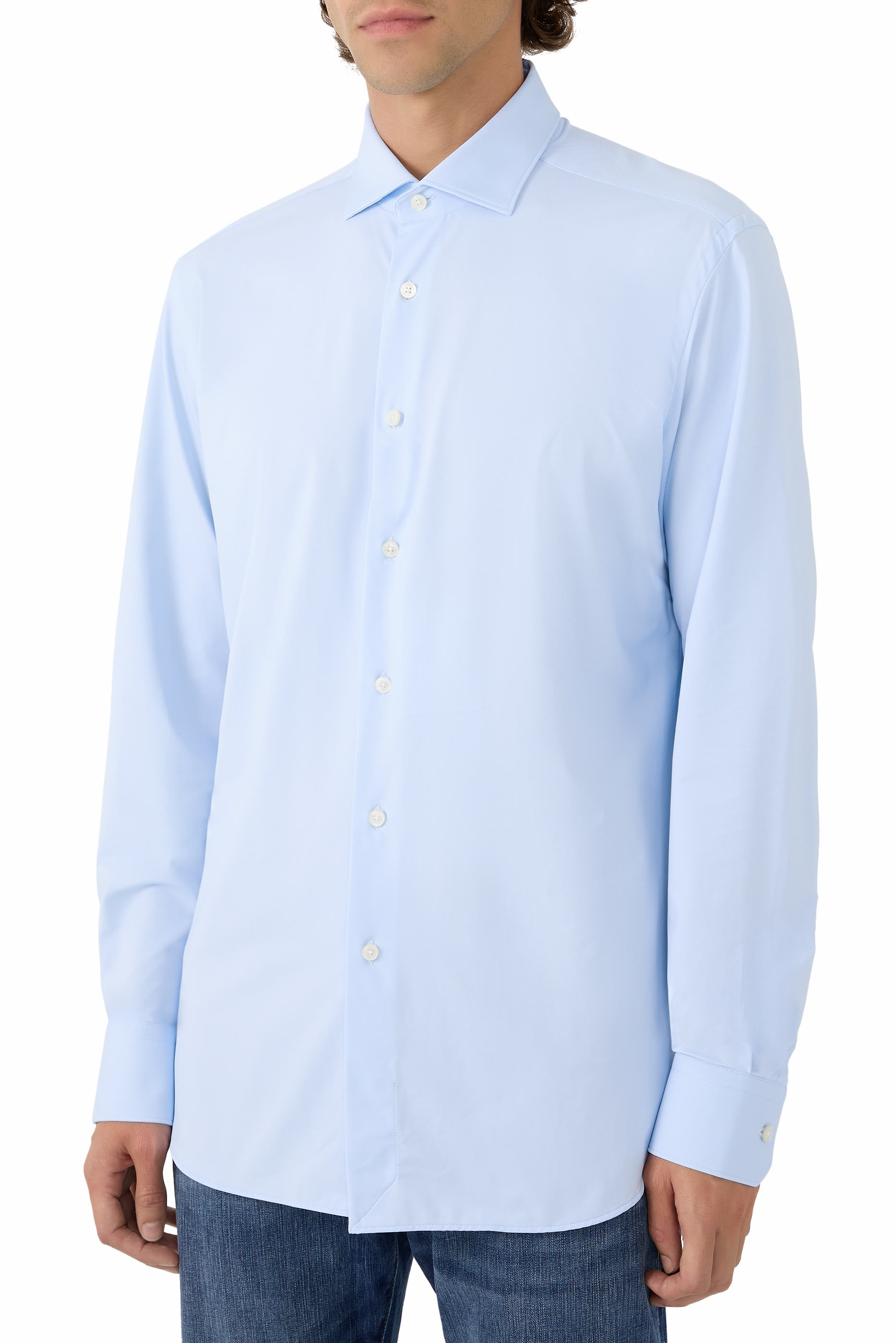 قميص بقصة ضيقة