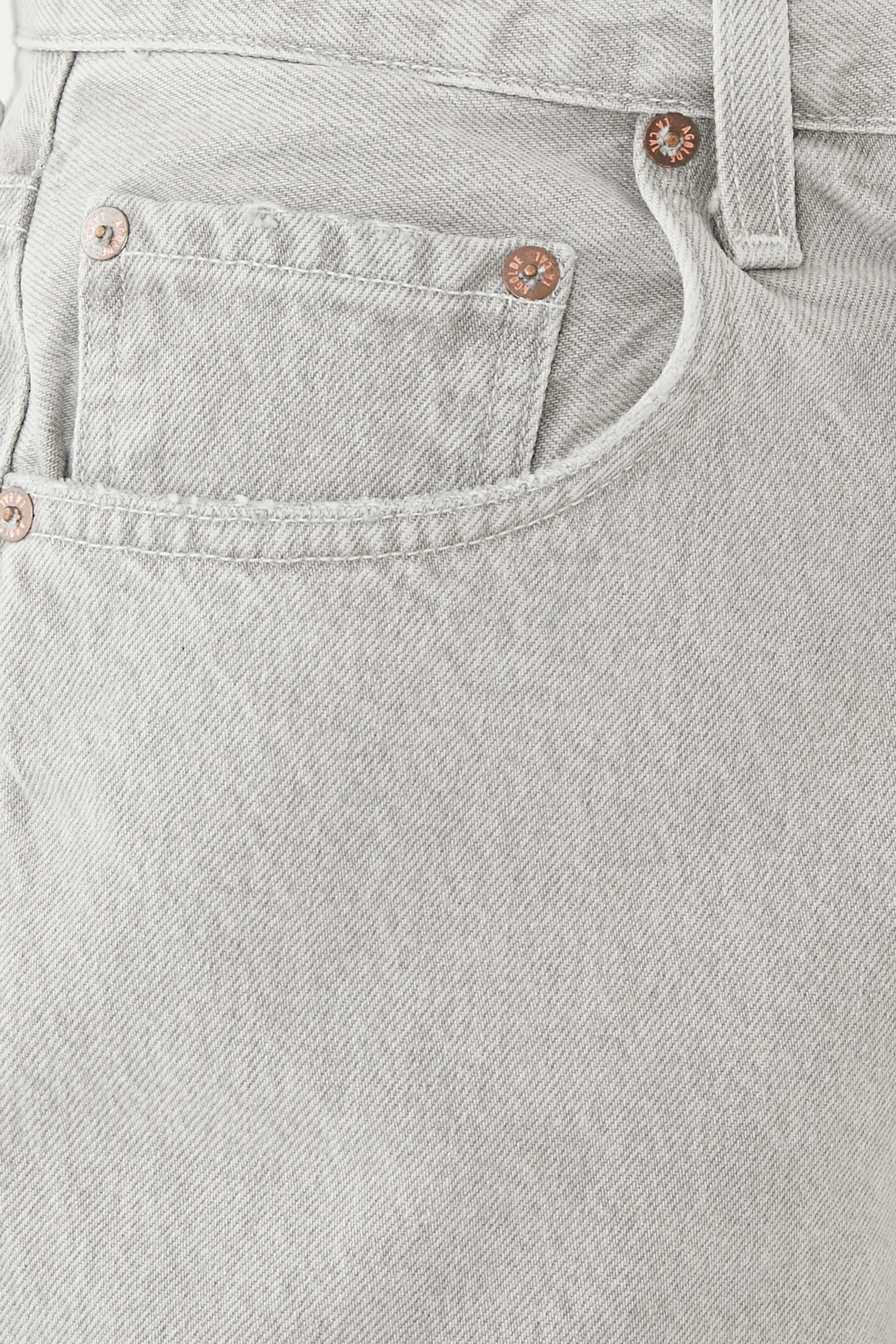 بنطال جينز بخصر متقاطع