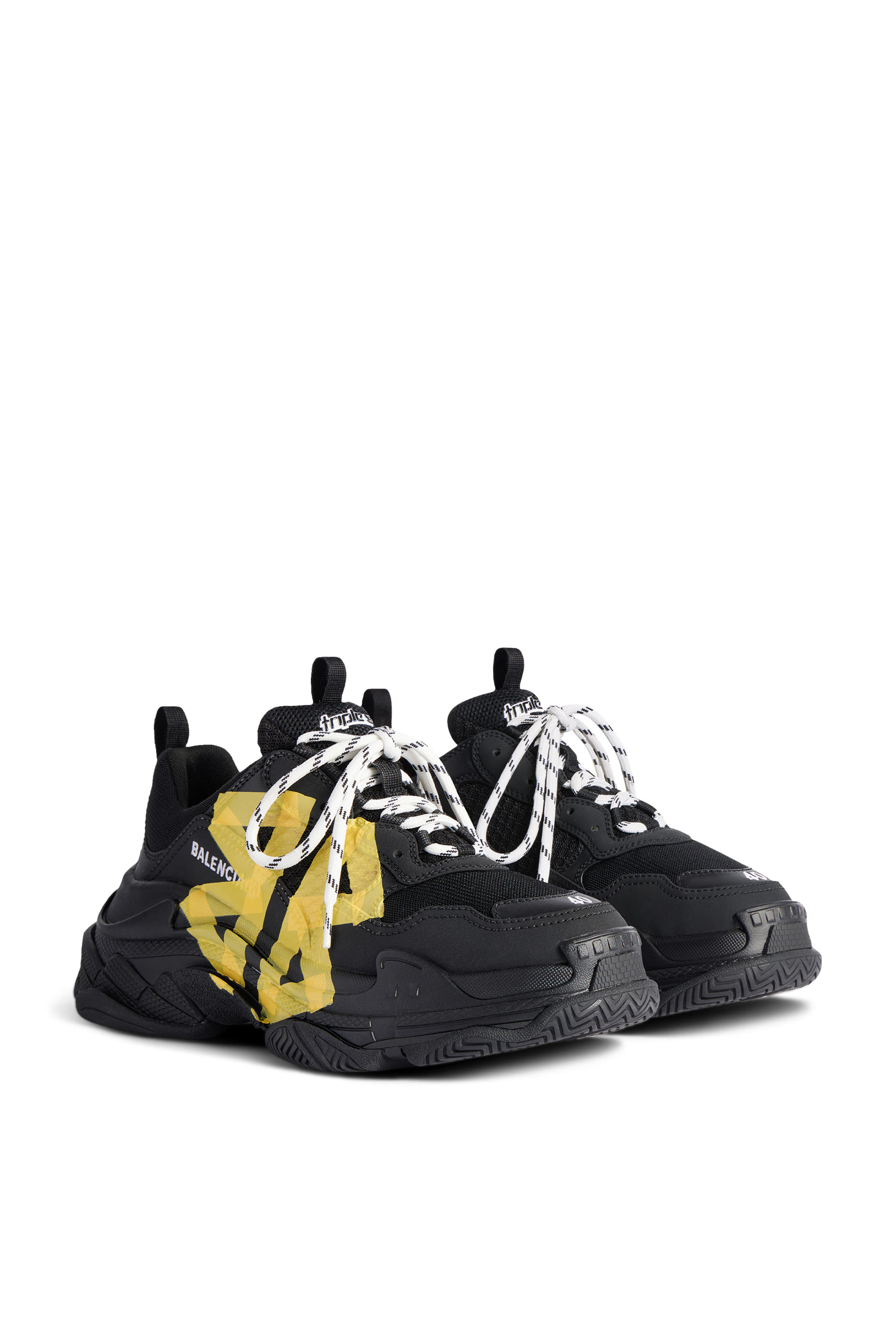 سنيكرز تريبل اس بشريط