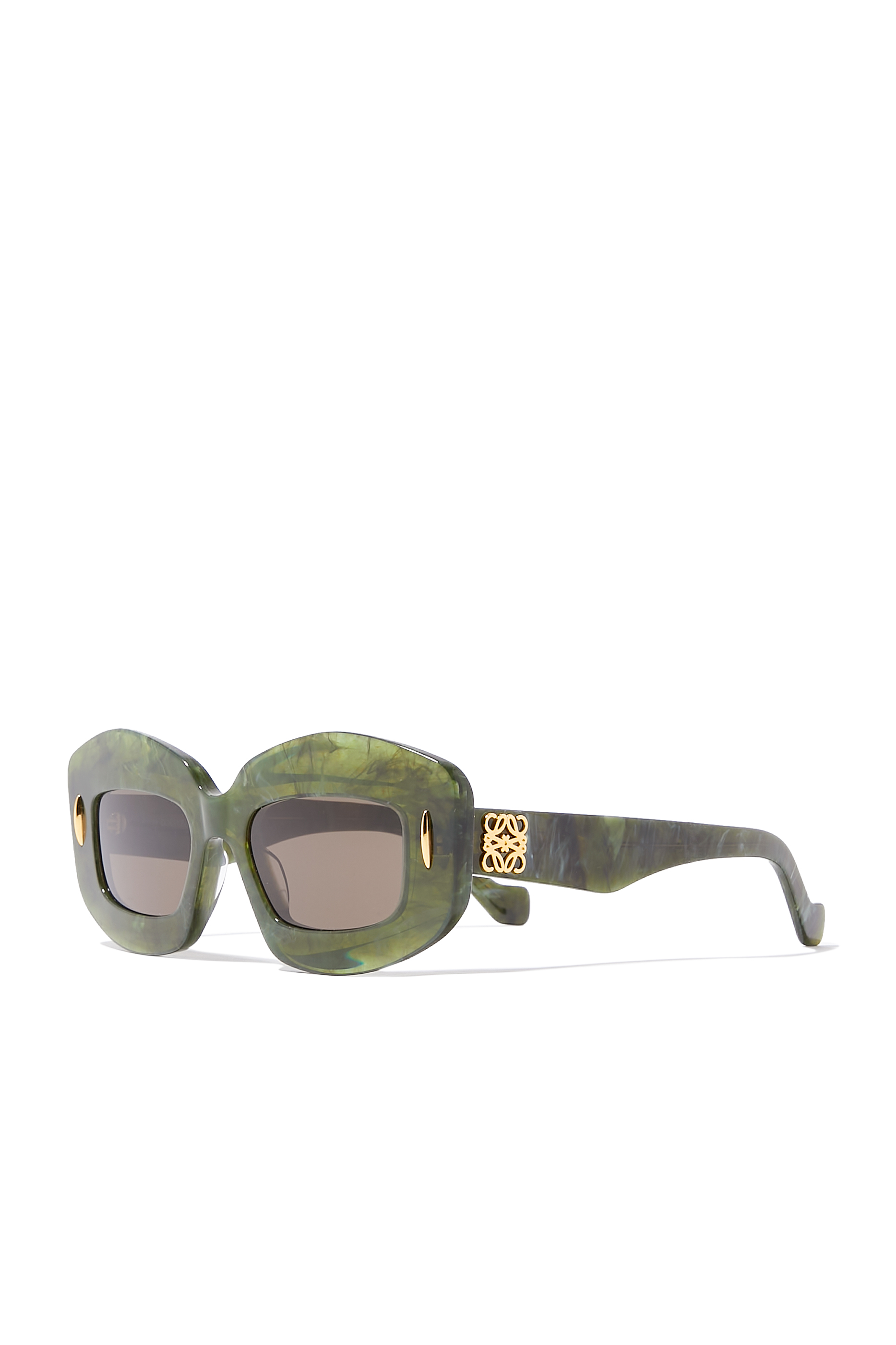 نظارة شمسية بإطار سميك وشعار الماركة