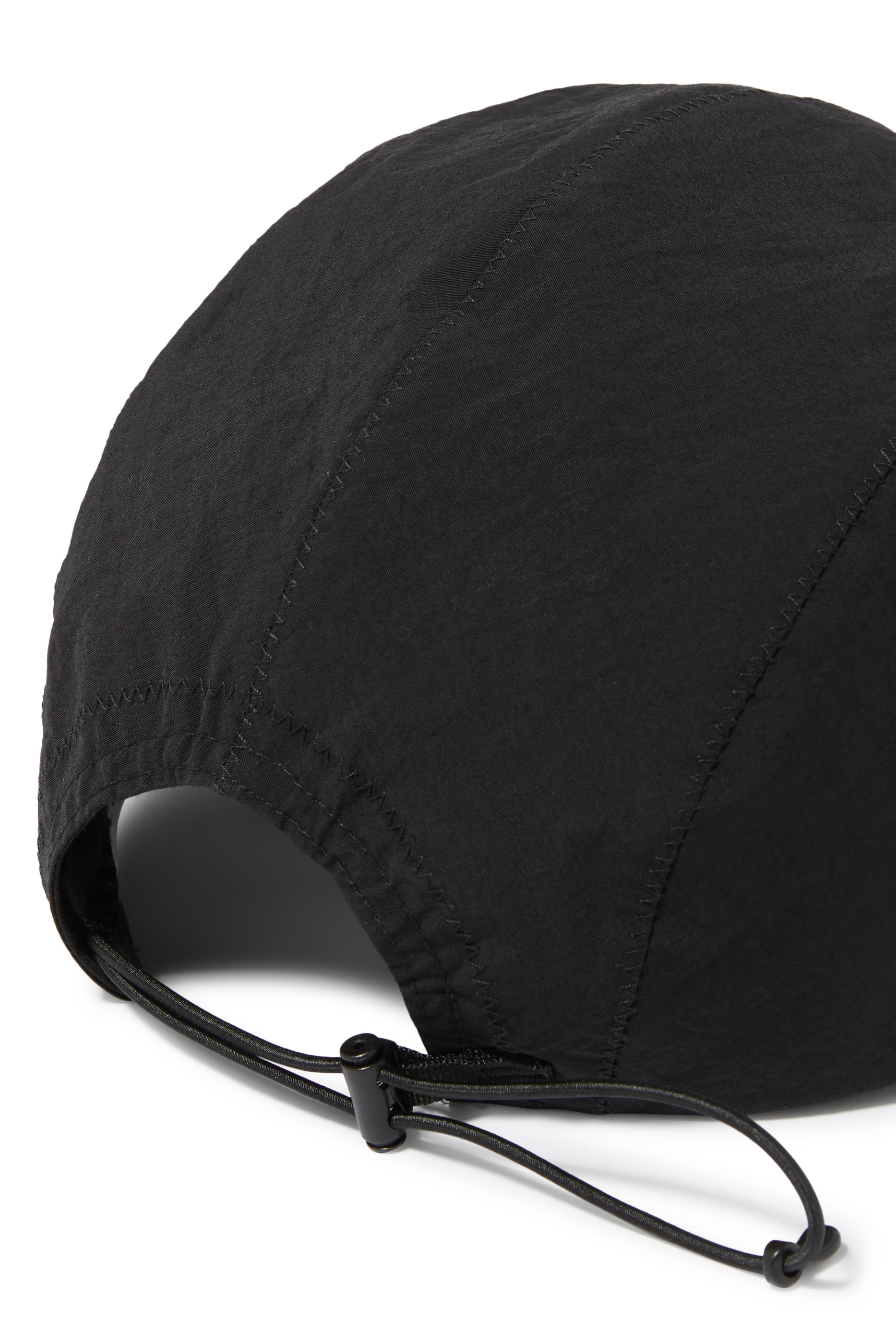 كاب بشعار الماركة