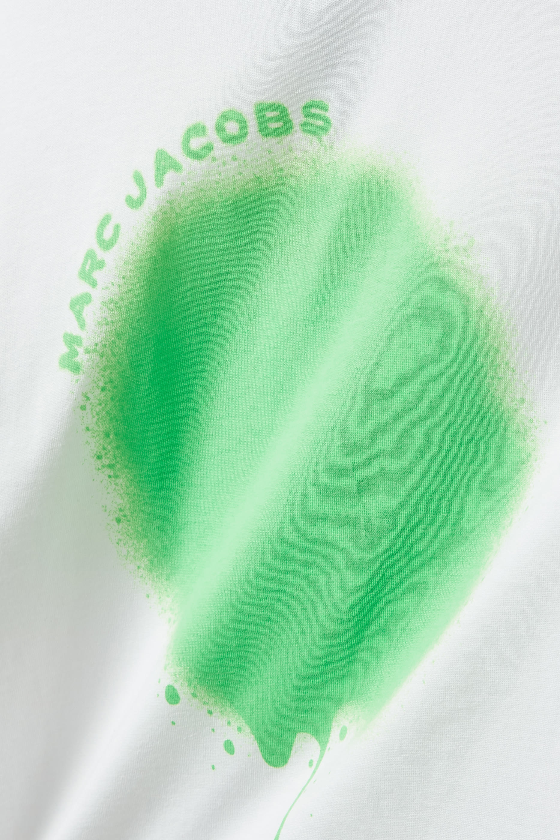 تيشيرت بطبعة شعار الماركة وطلاء متناثر