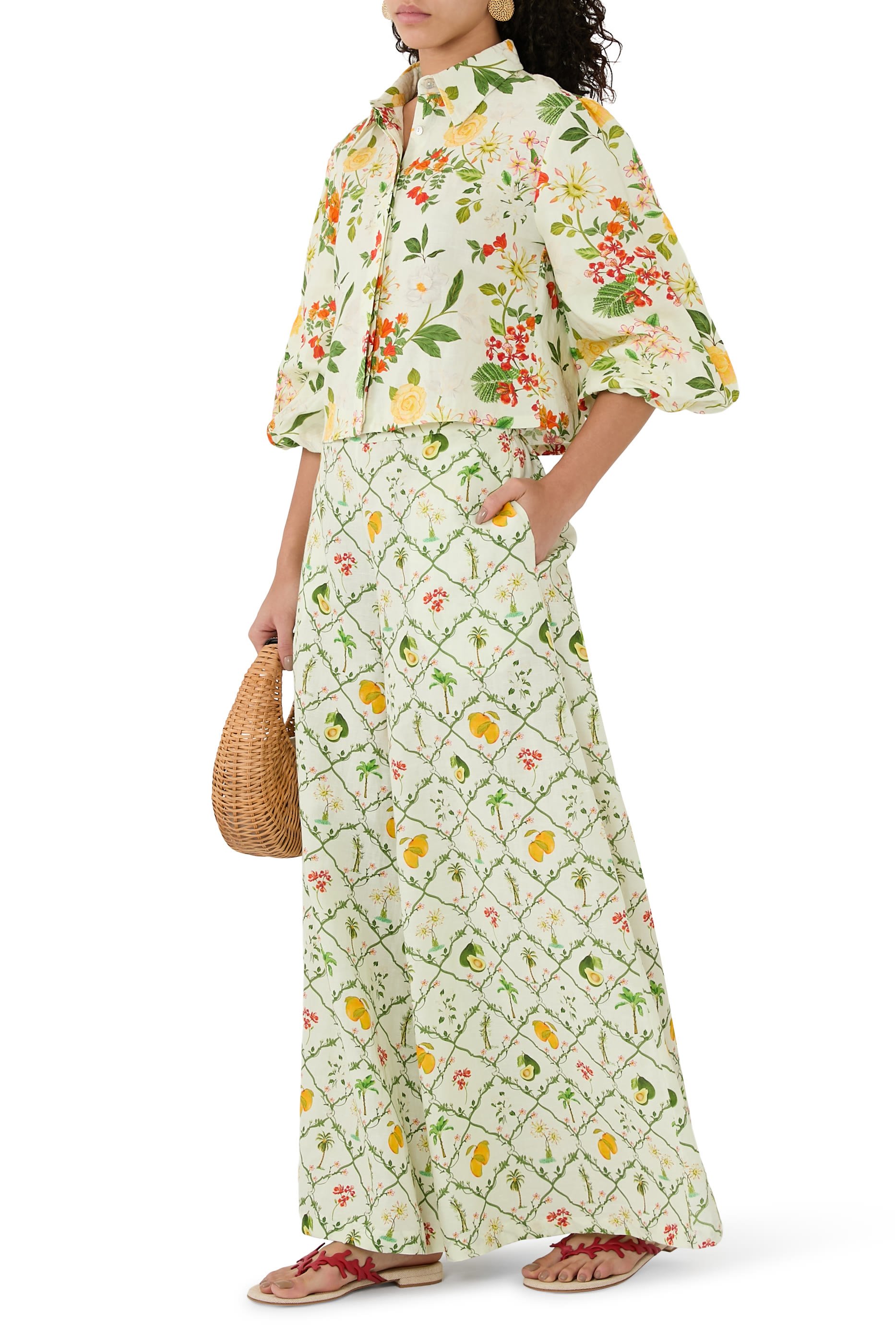 بنطال بقصة ساق واسعة