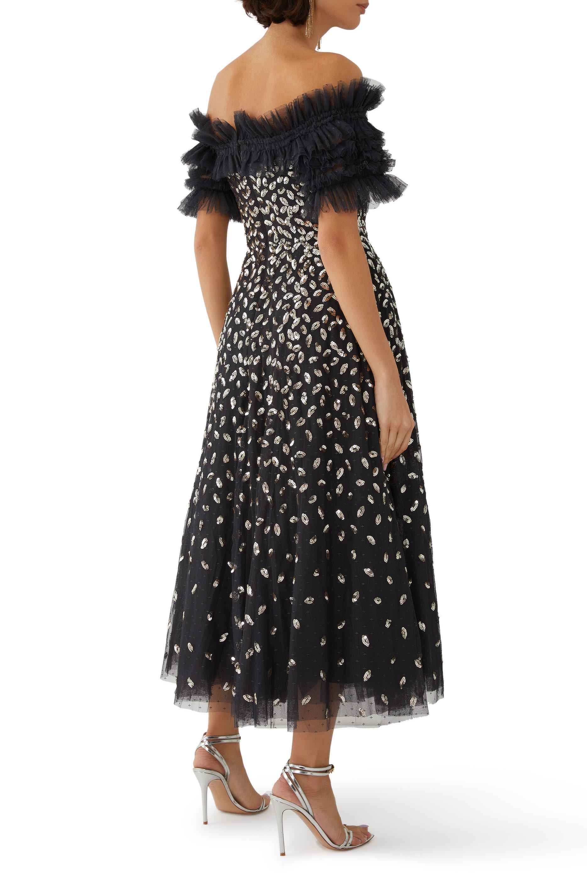 فستان بالرينا اوتم ليفز بأكتاف مكشوفة