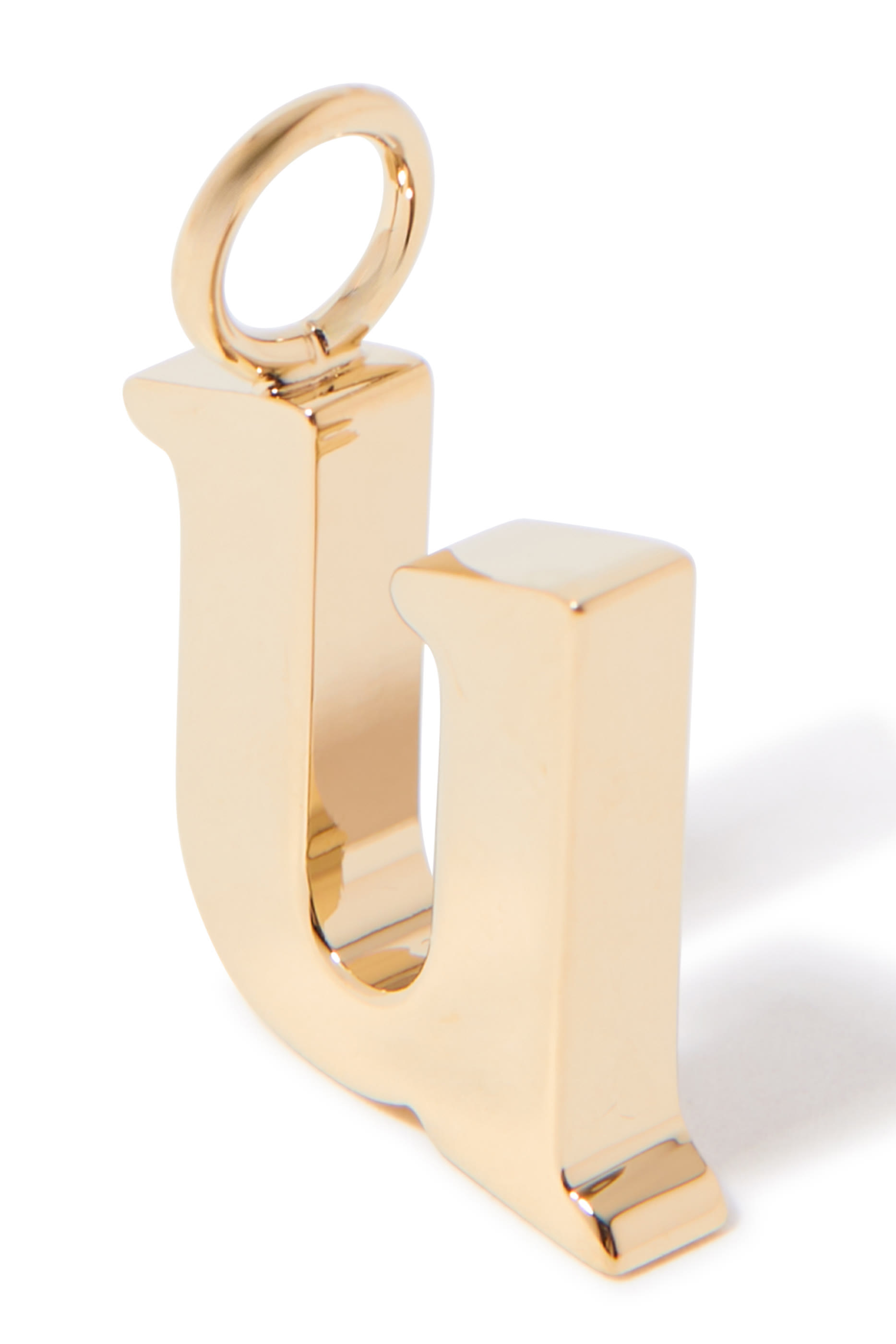 حلية بتصميم حرف U