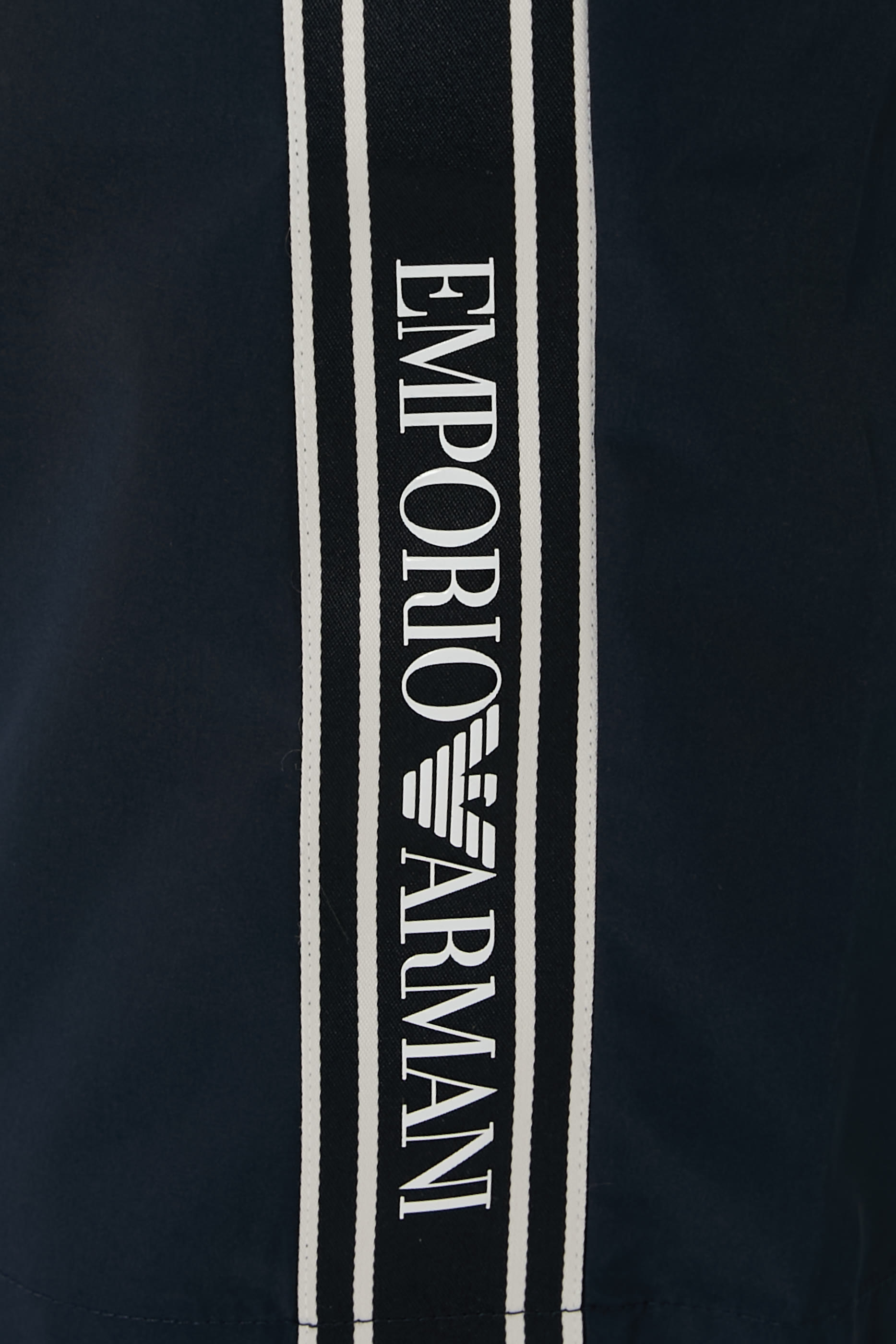 شورت سباحة بشعار الماركة