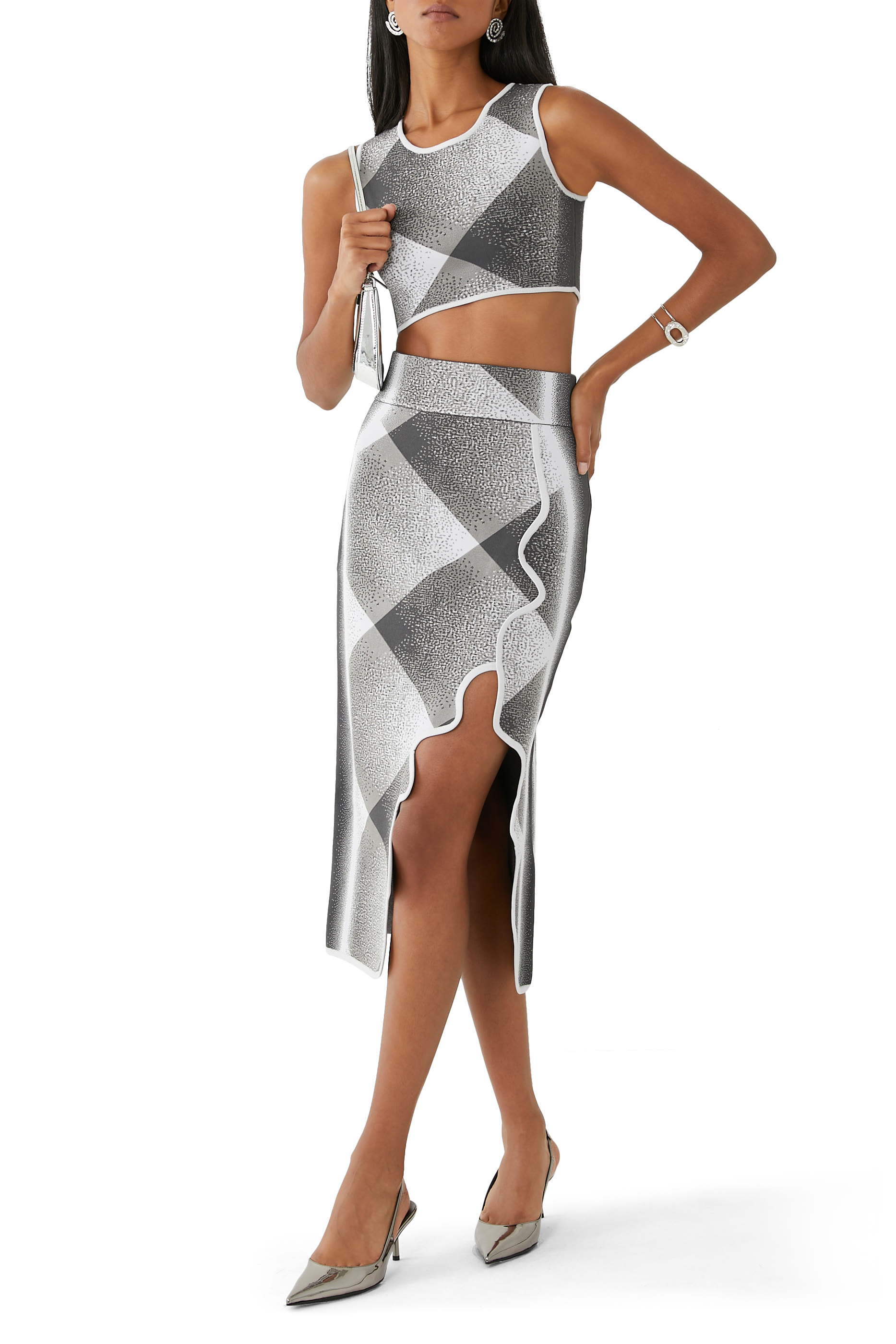 بلوزة جود قصيرة بنقشة مربعات