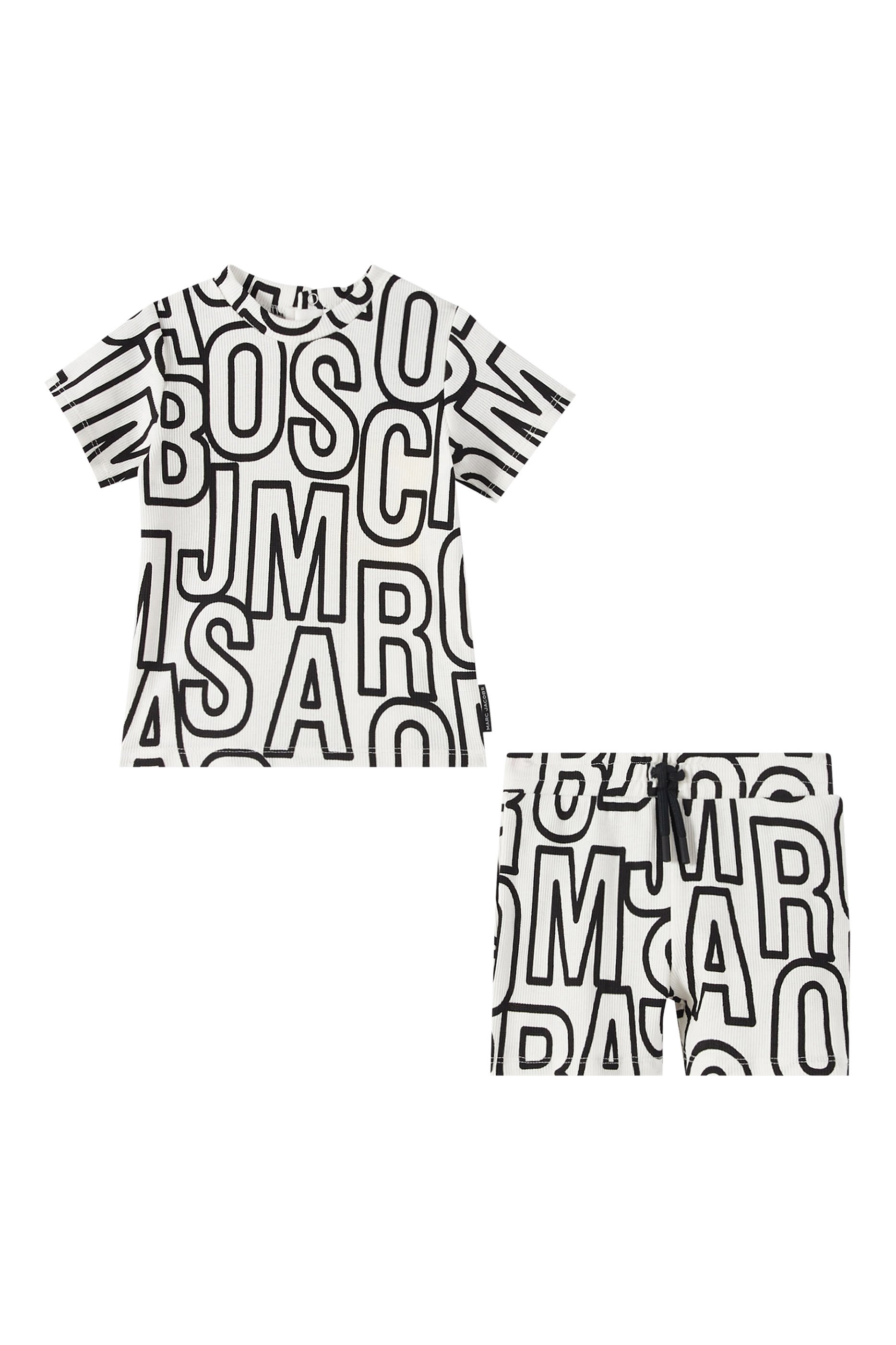طقم تيشيرت وشورت بطبعة شعار الماركة للأطفال