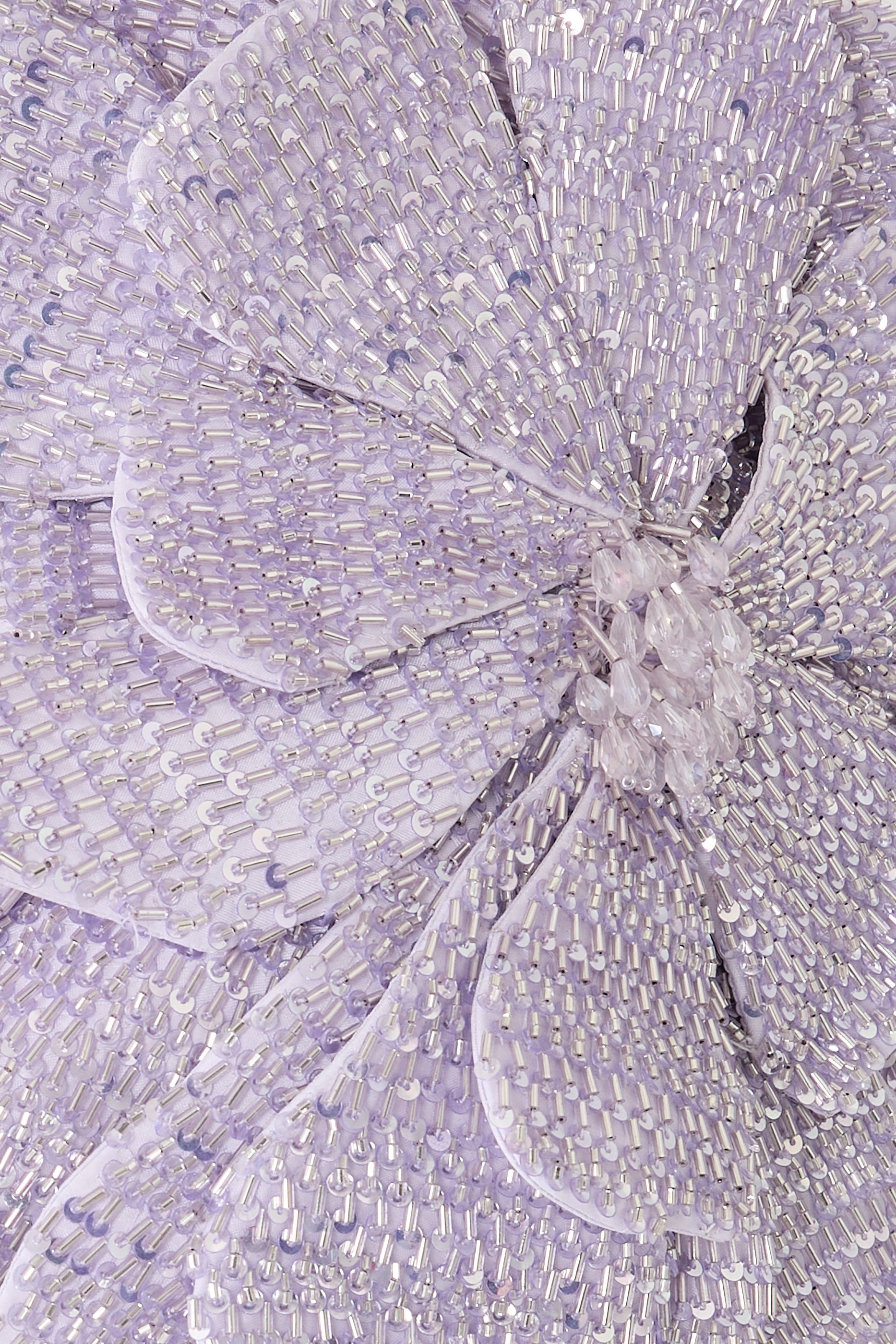 فستان سهرة مطرز بزهور أوركيد بارزة الملمس