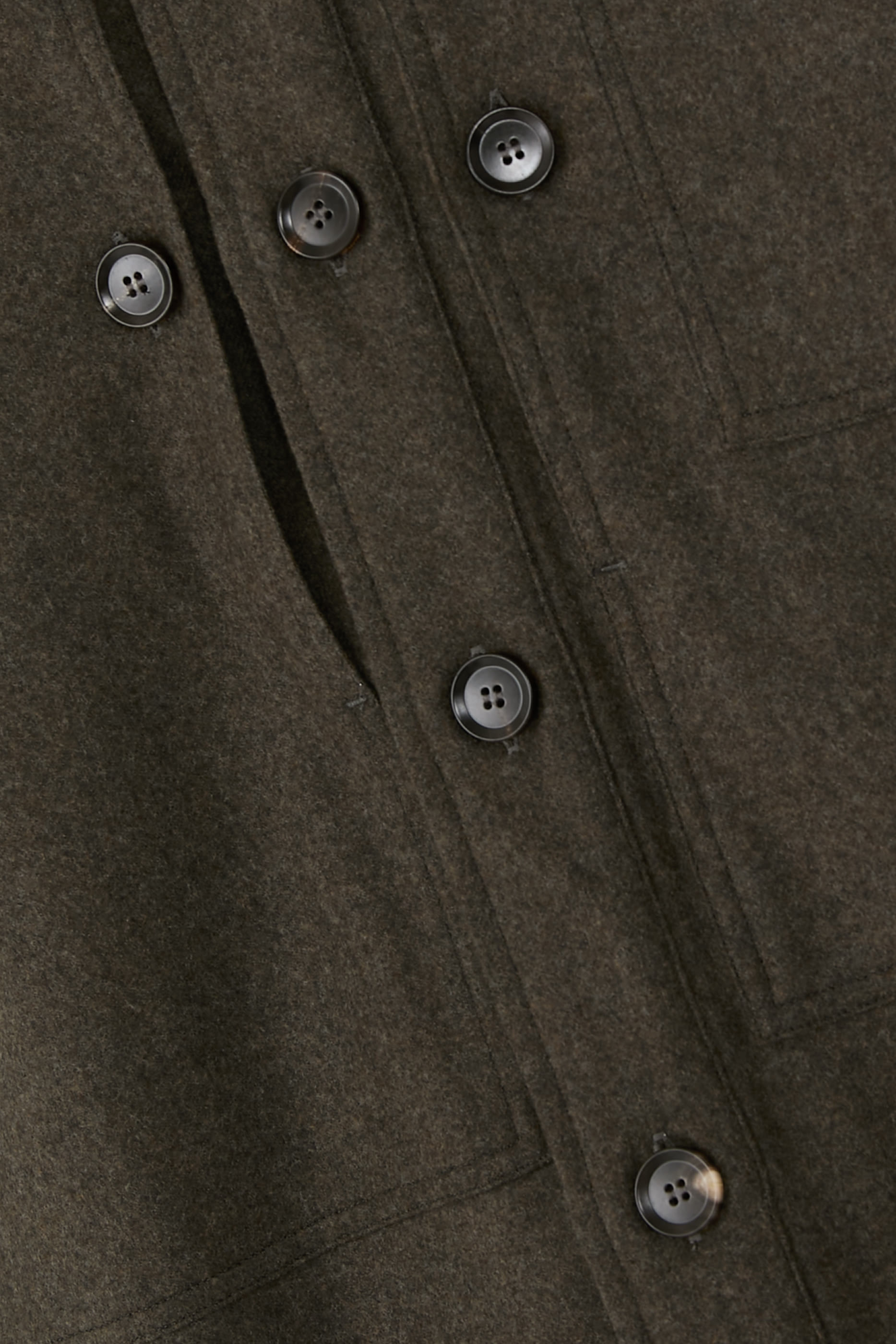 بلوزة بصف أزرار