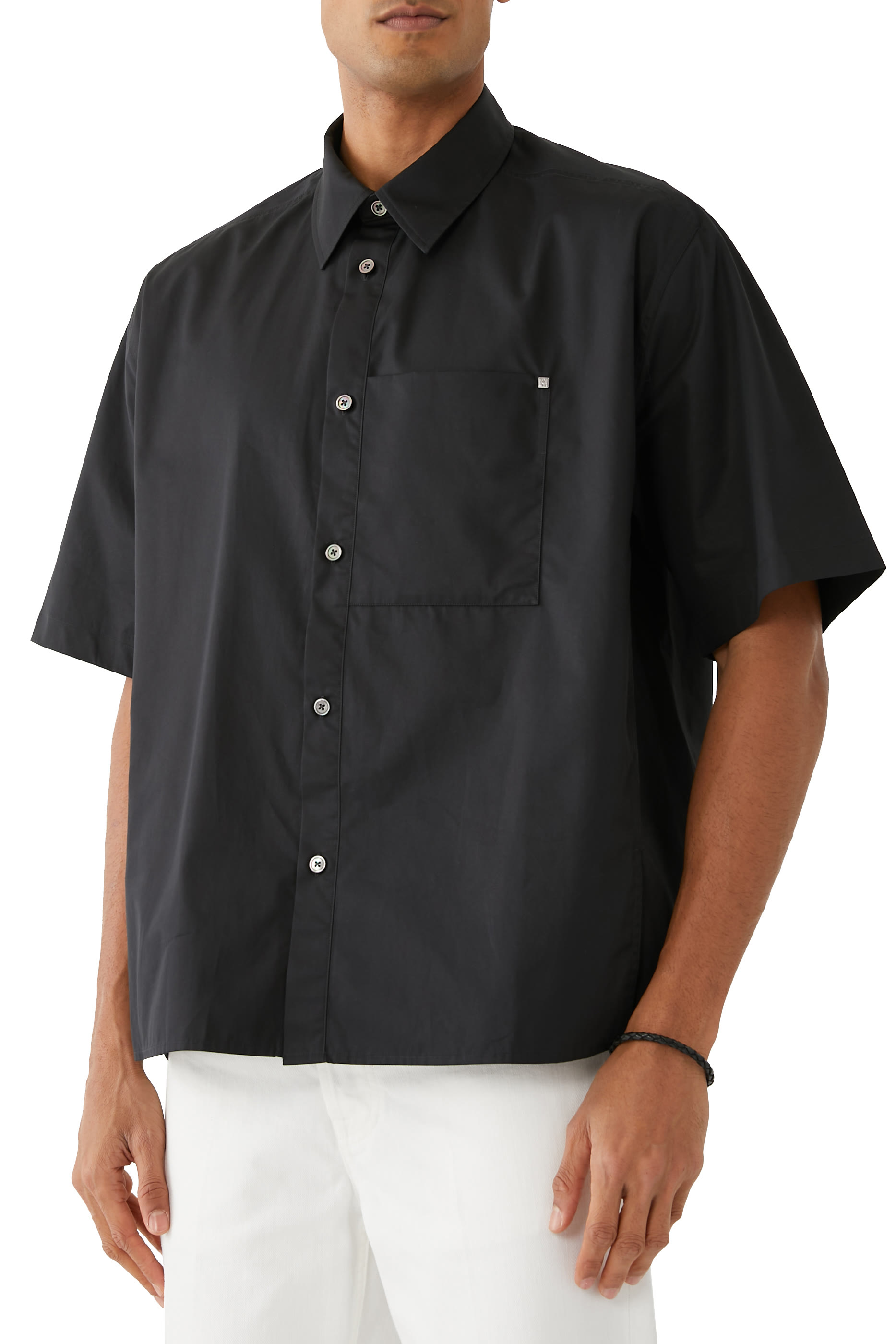 قميص بأكمام قصيرة بطبعات شعار الماركة غرافيك خلفي