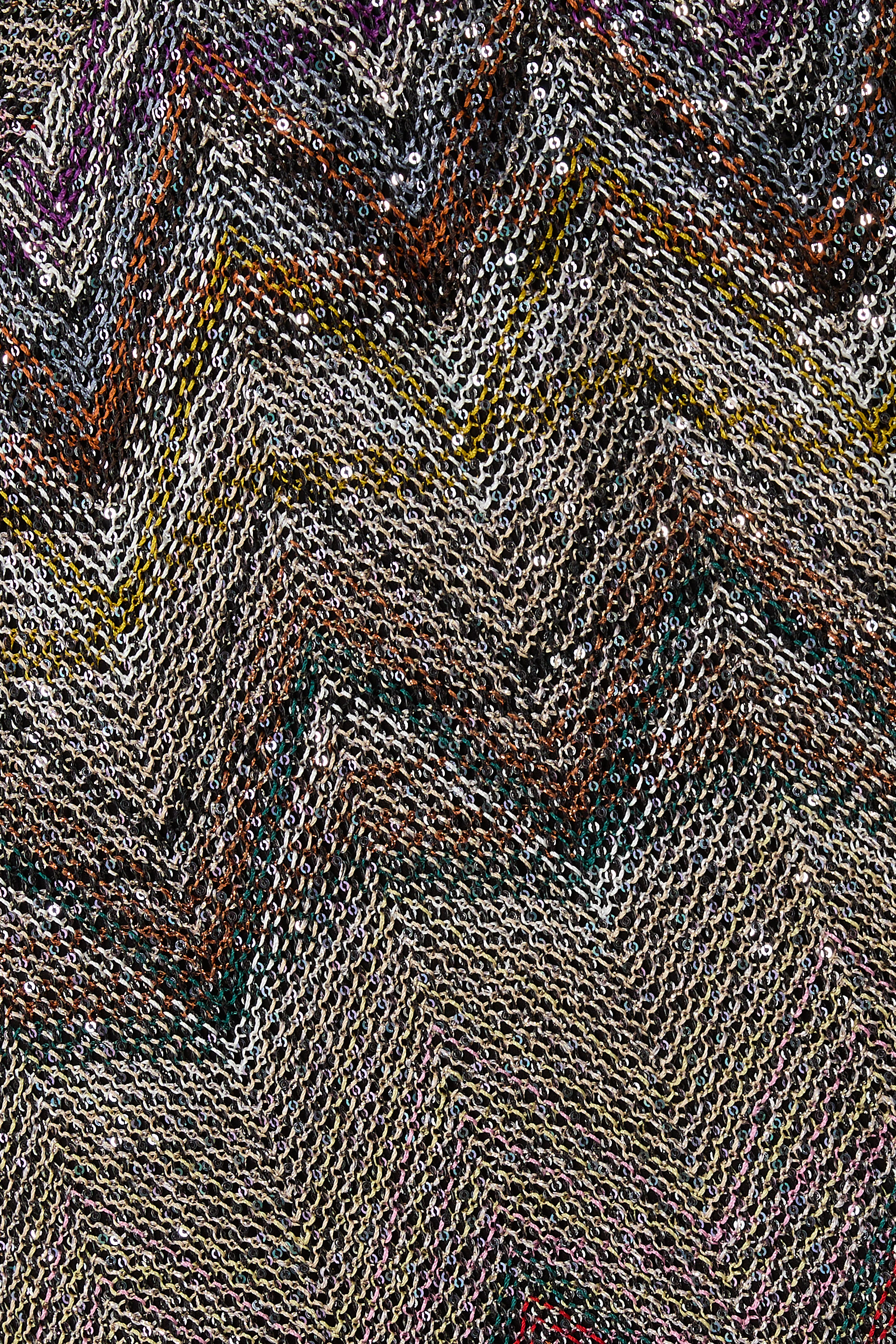 فستان طويل بنقشة خطوط متعرجة مزين بترتر لاميه