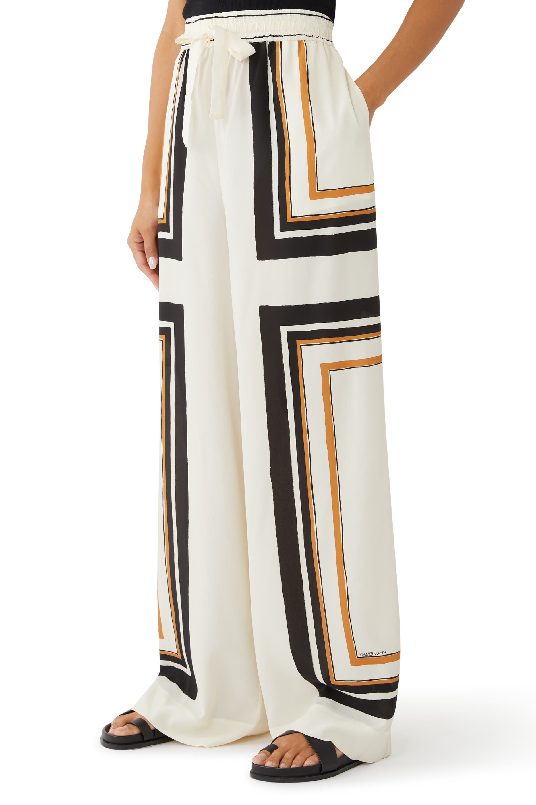 بنطال برباط تضييق على الخصر