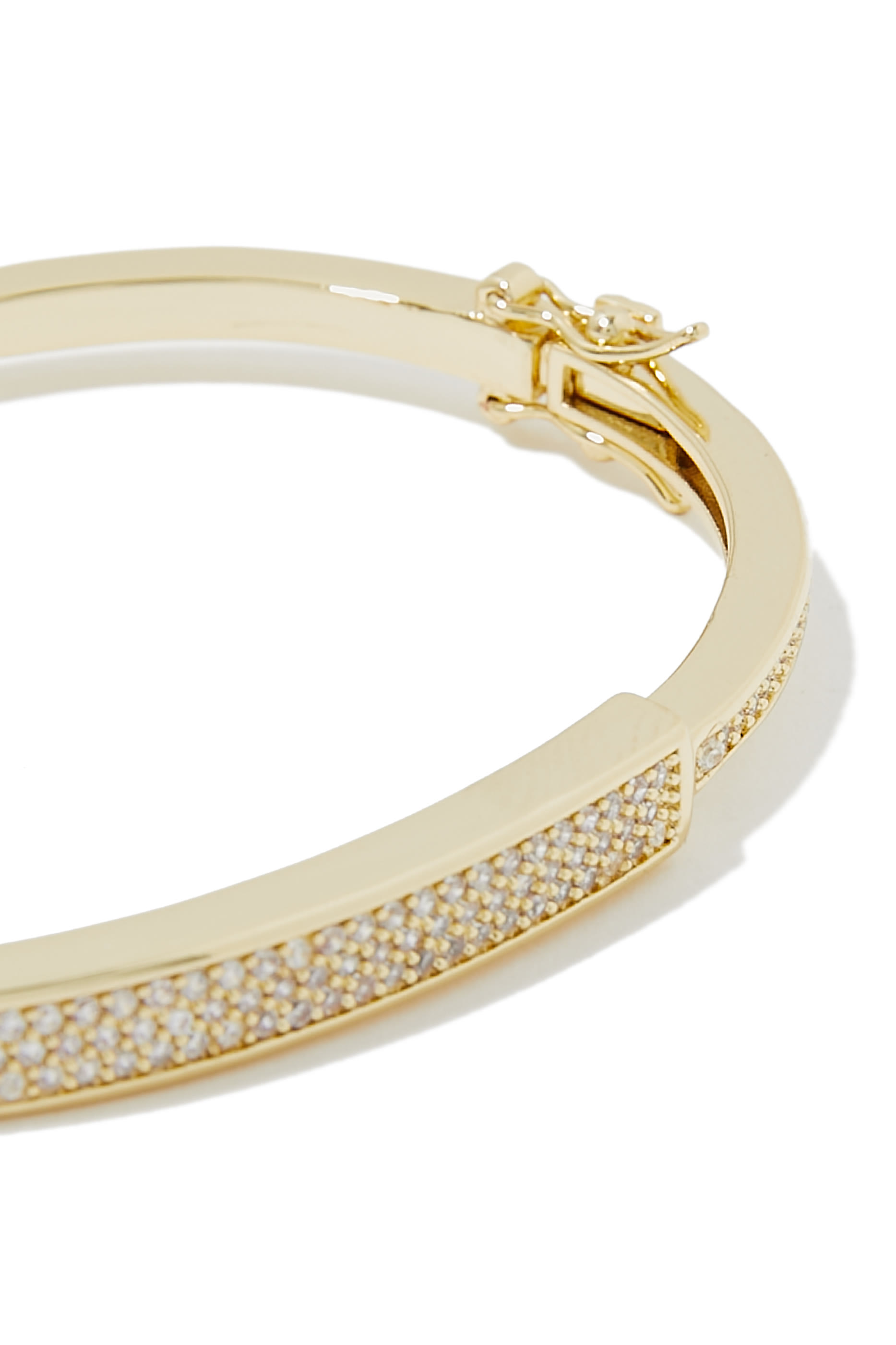 سوار بقفل مفصلي مرصع بأحجار وبشعار الماركة