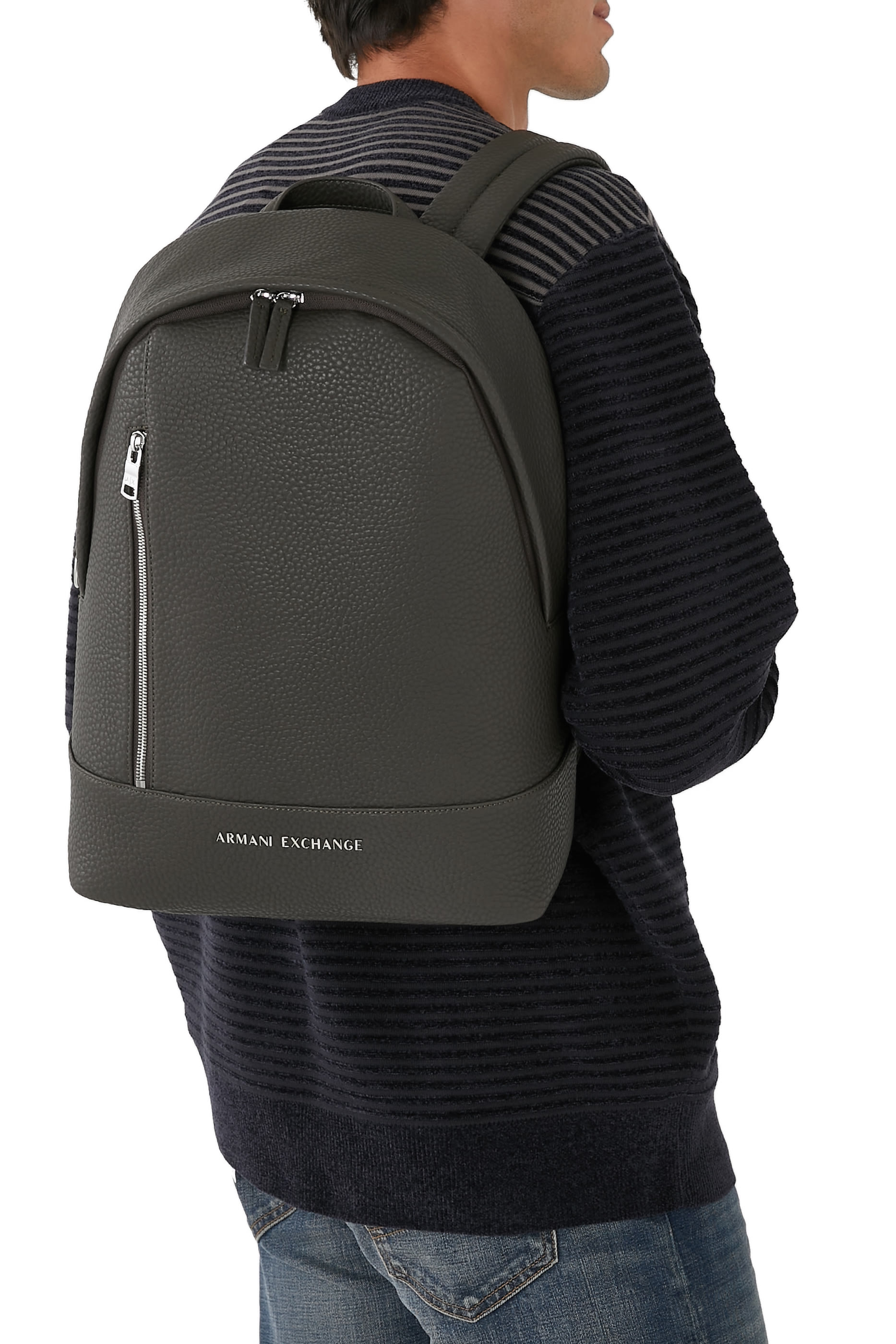 حقيبة ظهر كابري بشعار الماركة