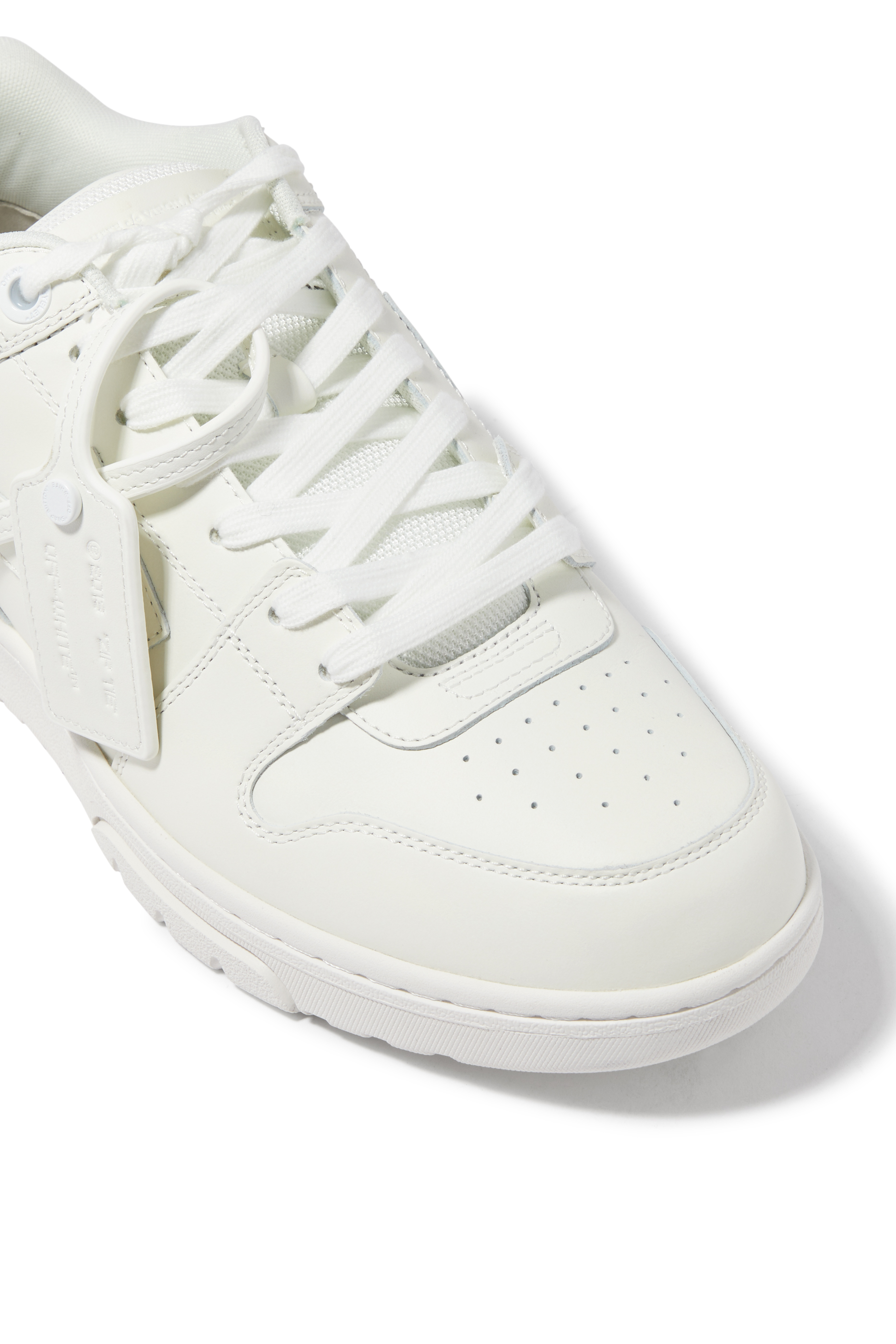 سنيكرز أوت أوف أوفيس