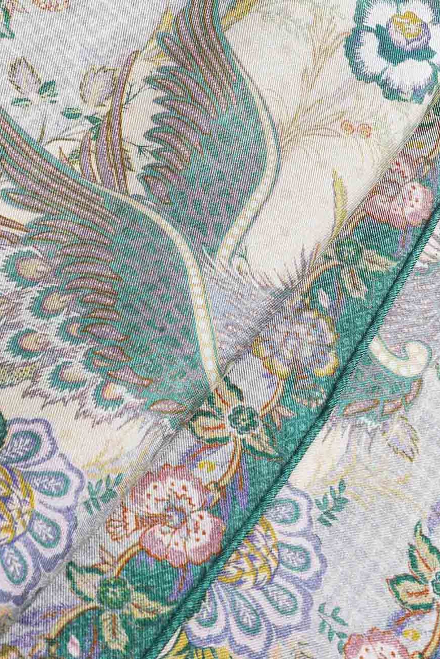 وشاح رقبة بطبعات