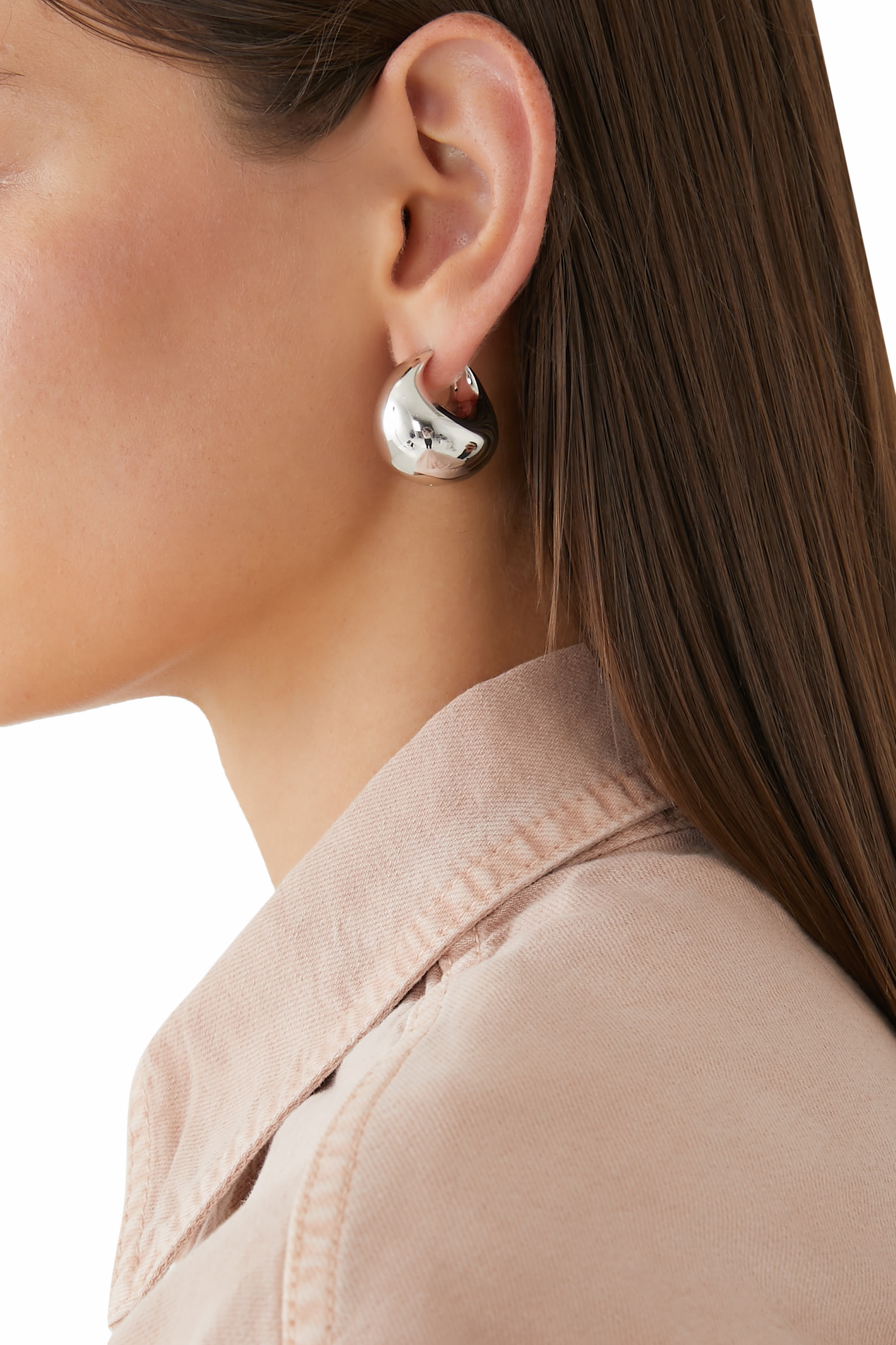 أقراط دائرية شابي دوم متوسطة بنقشة منحوتة