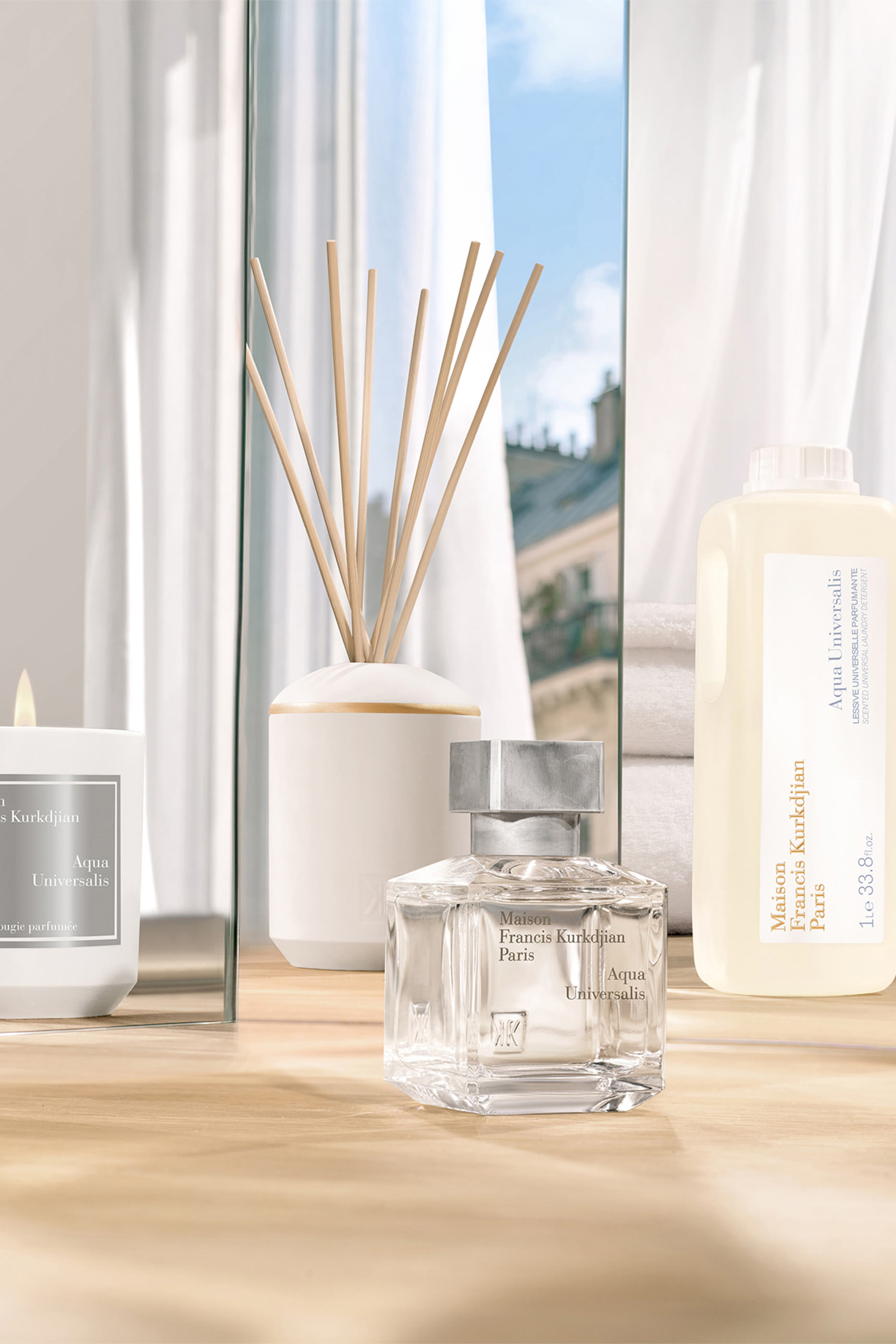 أعواد توزيع عطر أكوا يونيفرساليس