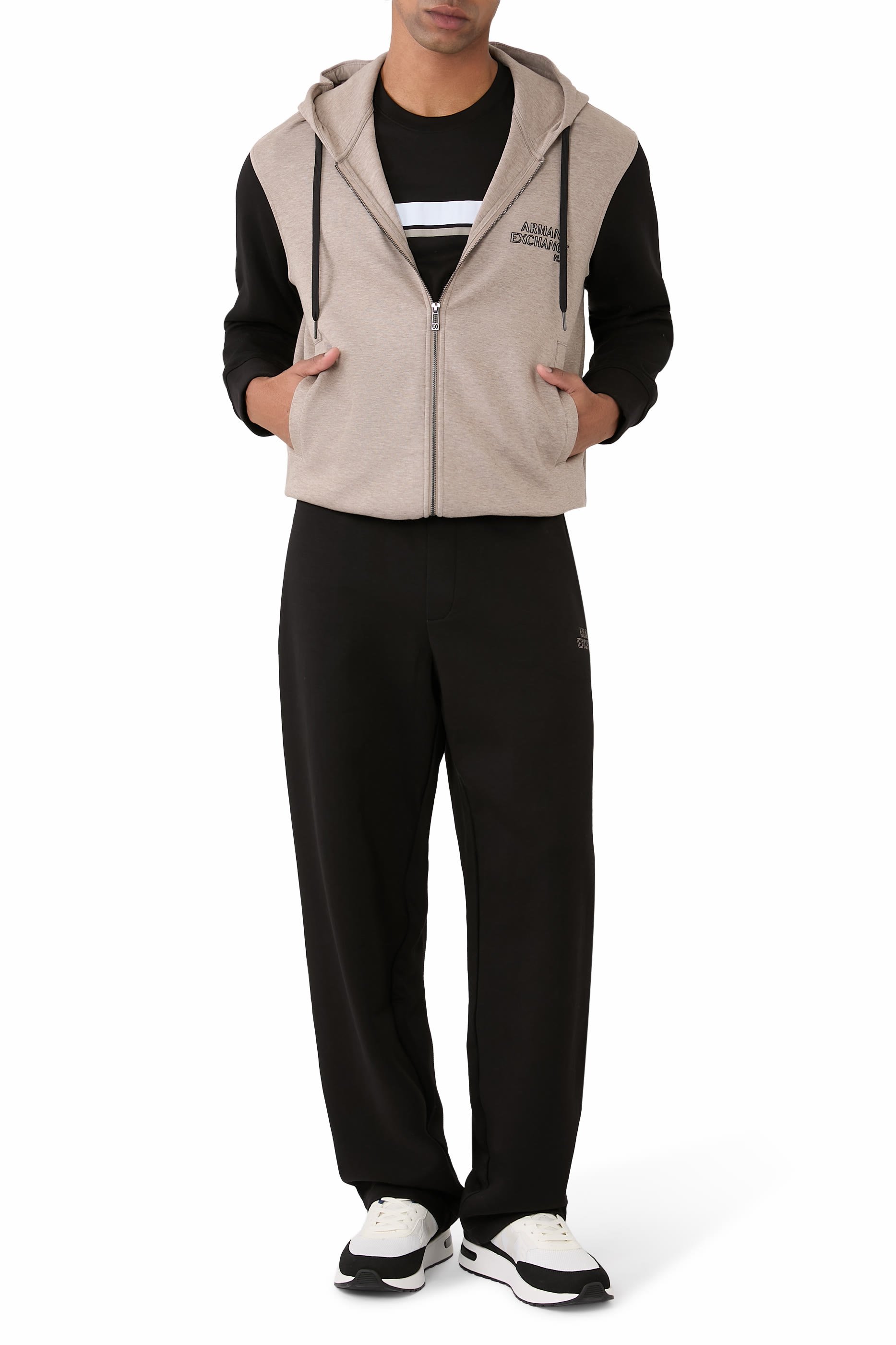 هودي بسحاب وشعار الماركة