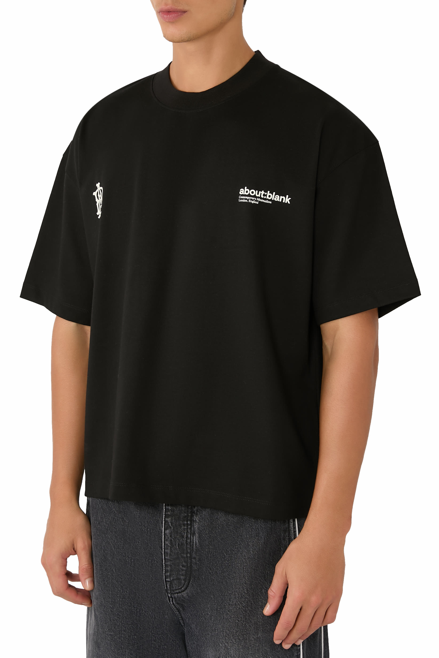 تيشيرت بطبعة مزدوجة لشعار الماركة