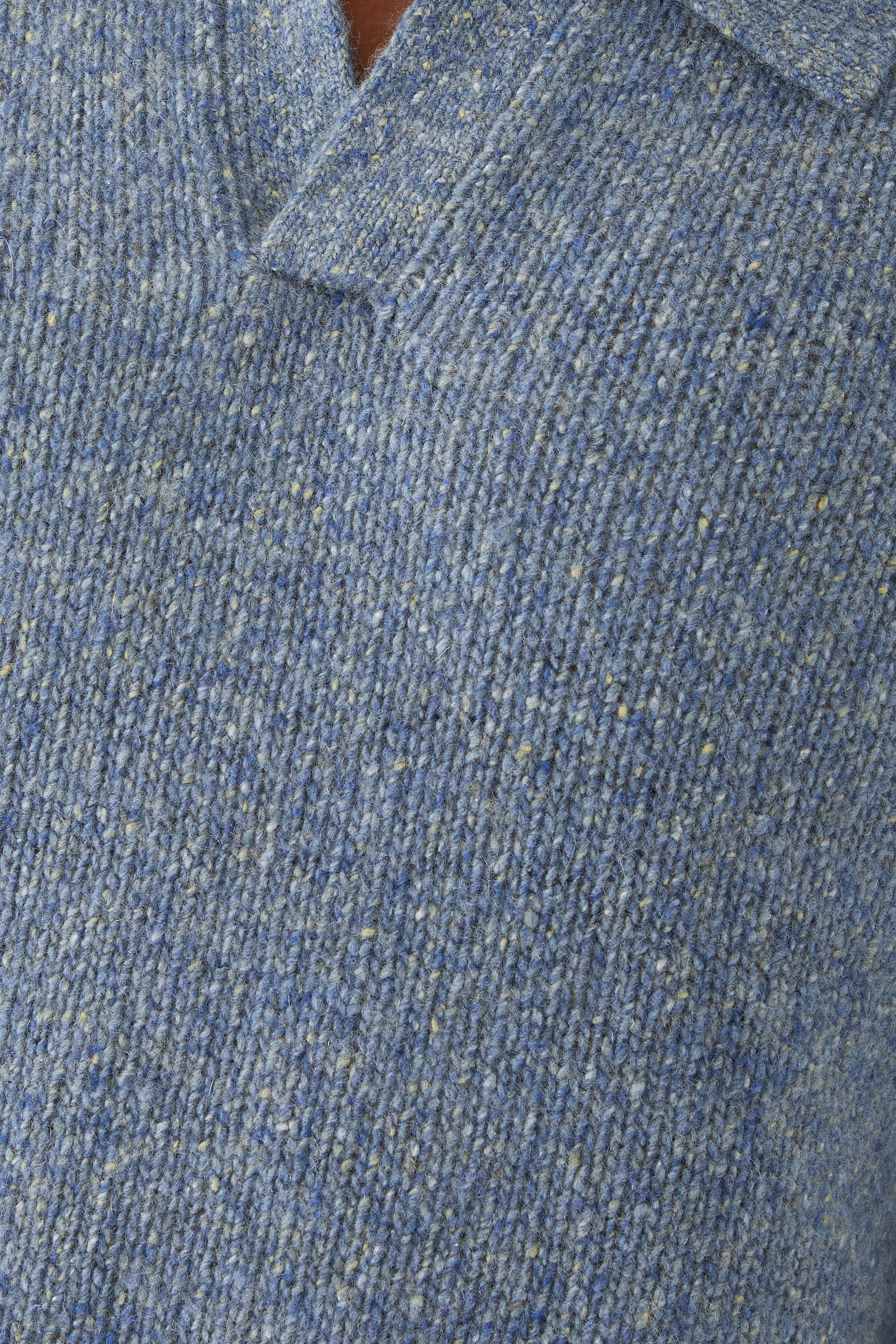 كنزة بولو منسوجة بياقة عالية مفتوحة