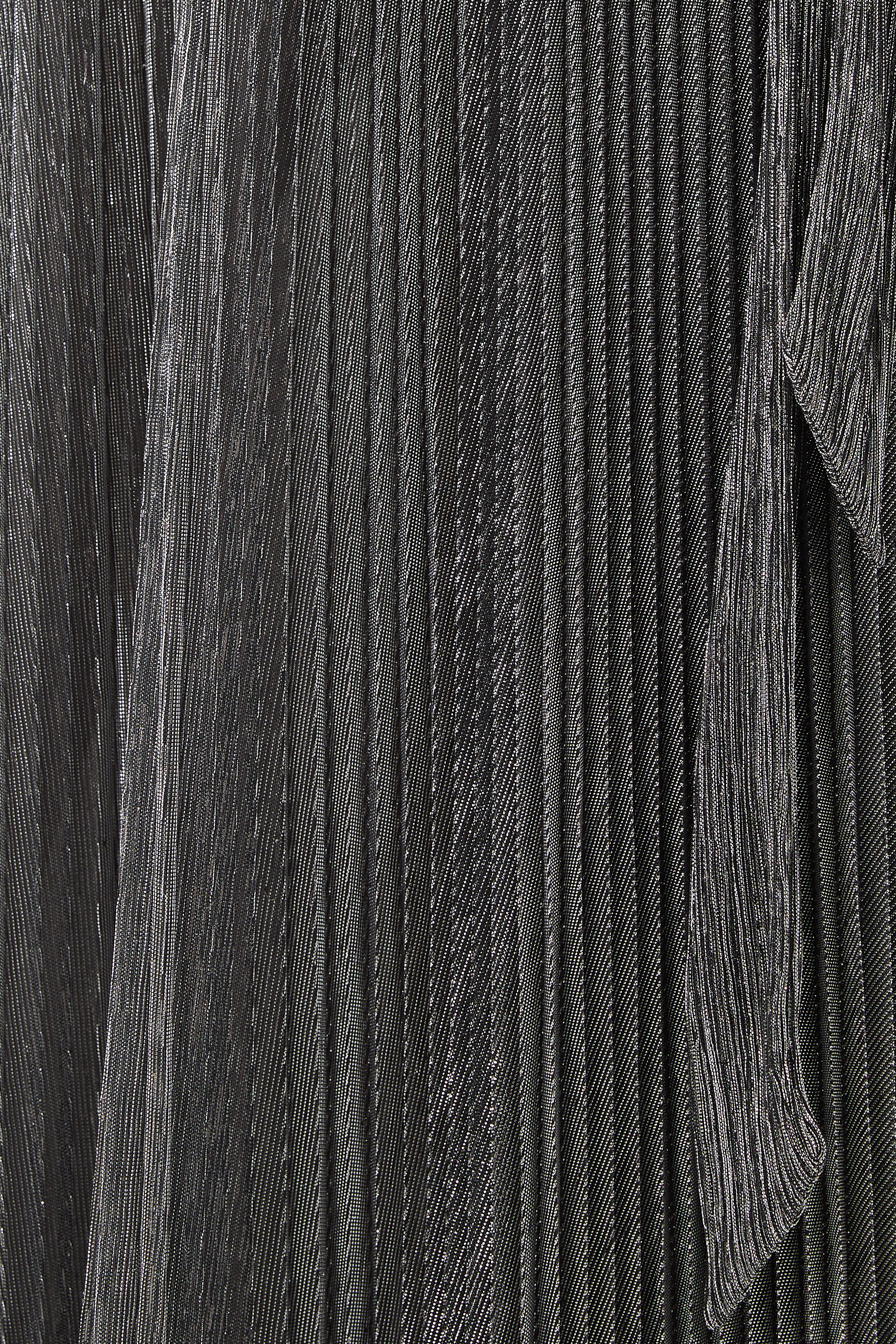 فستان بطيات وحزام