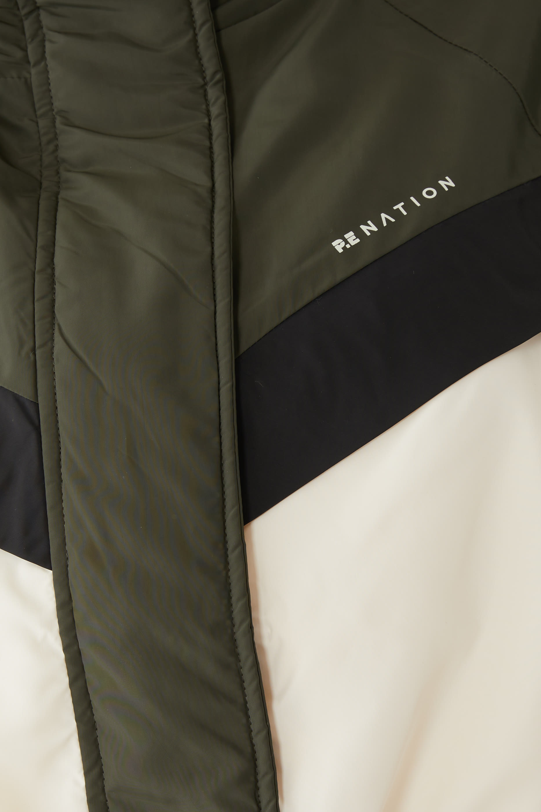 جاكيت شيلتر