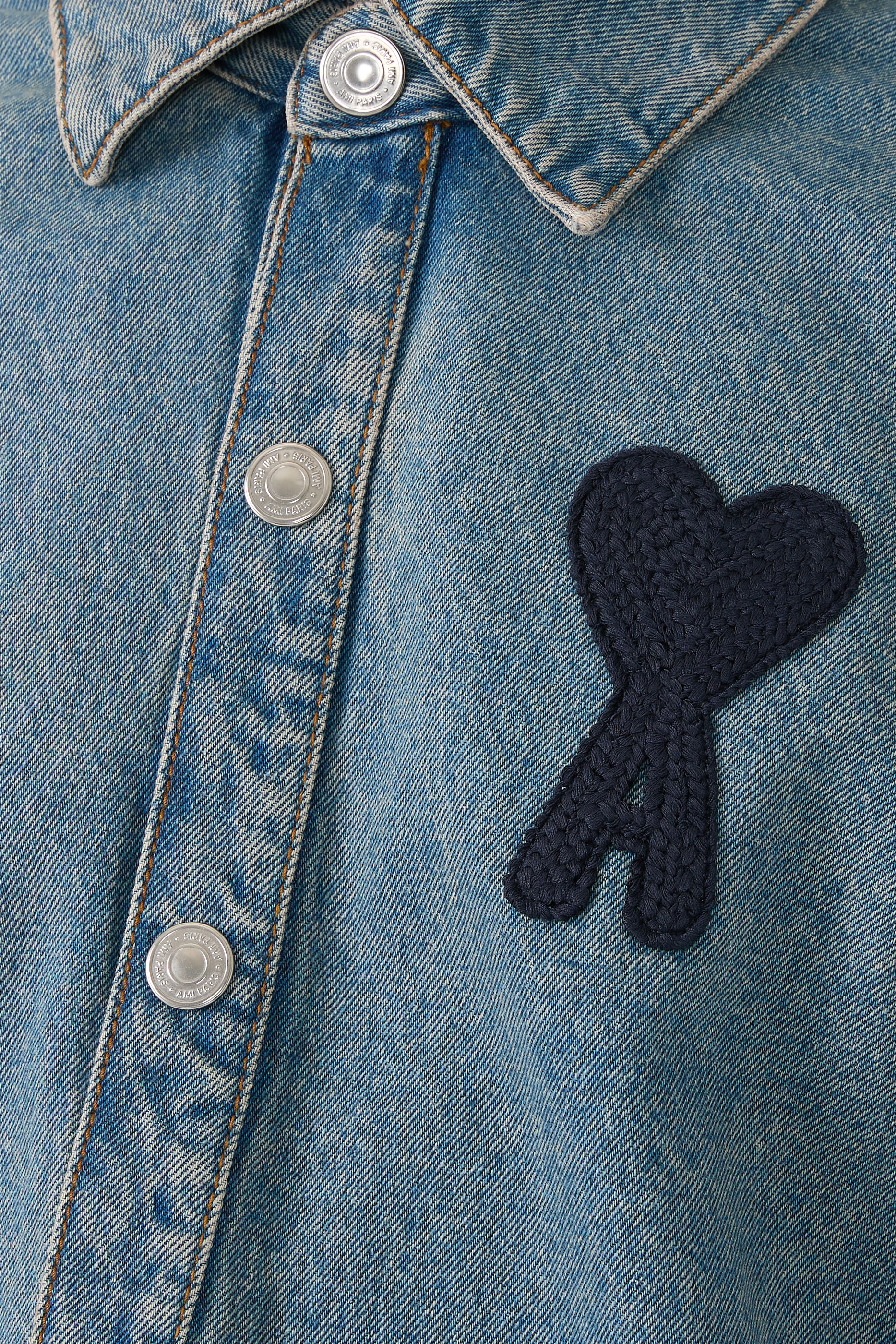 قميص بنمط جاكيت بشعار الماركة