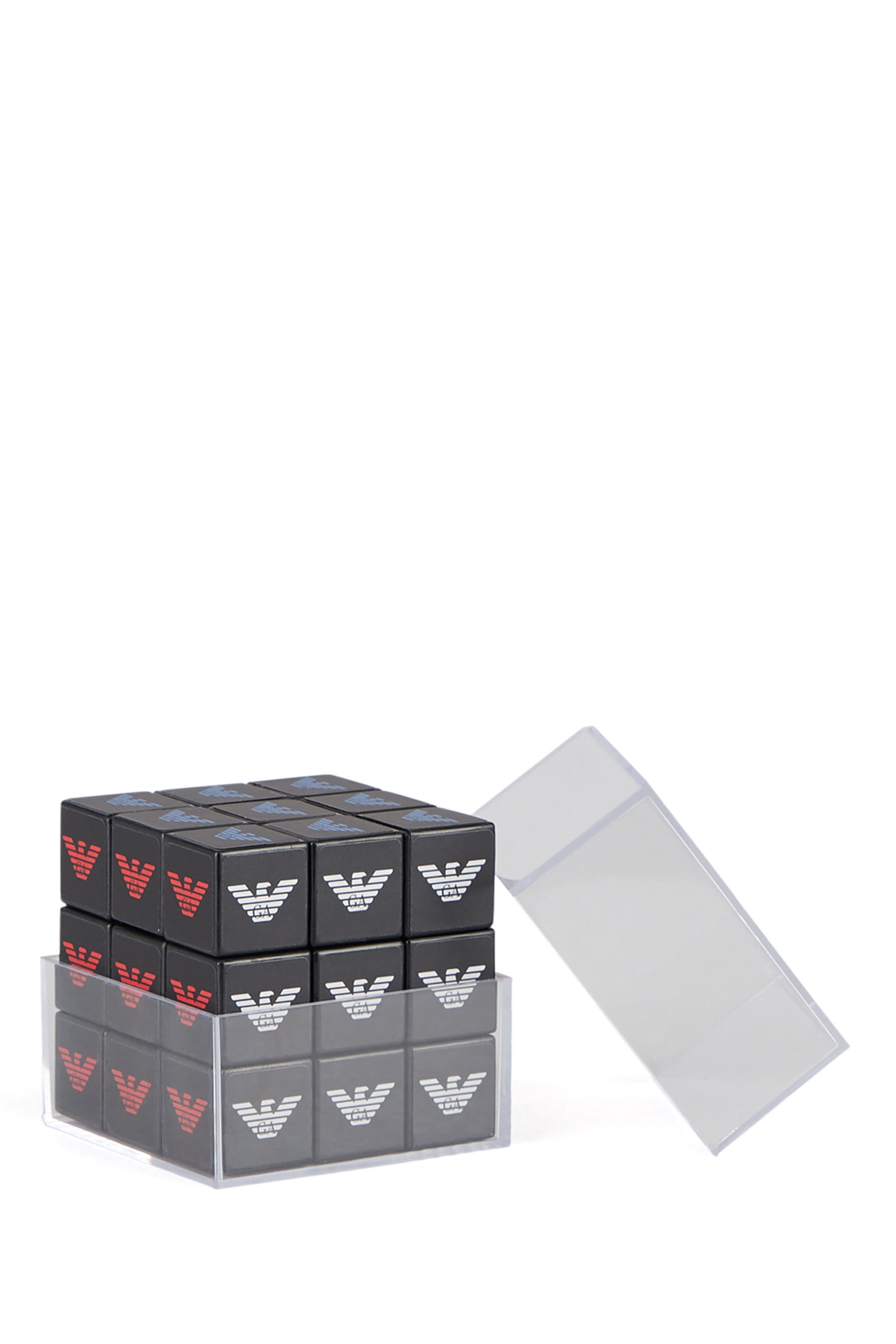 مكعب روبيك بشعار النسر المميز للماركة