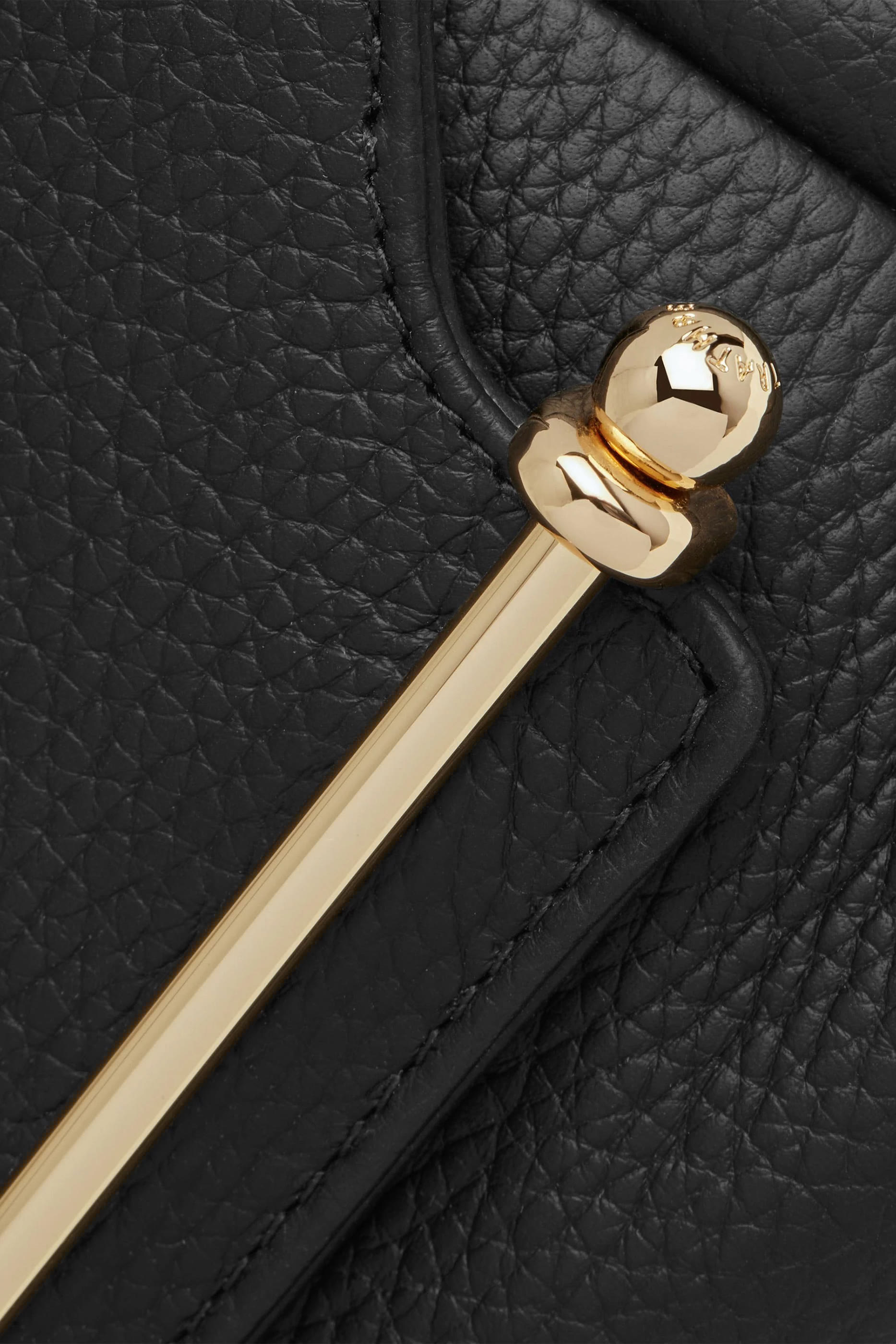 حقيبة كتف إيست ويست صغيرة جلد بملمس بارز