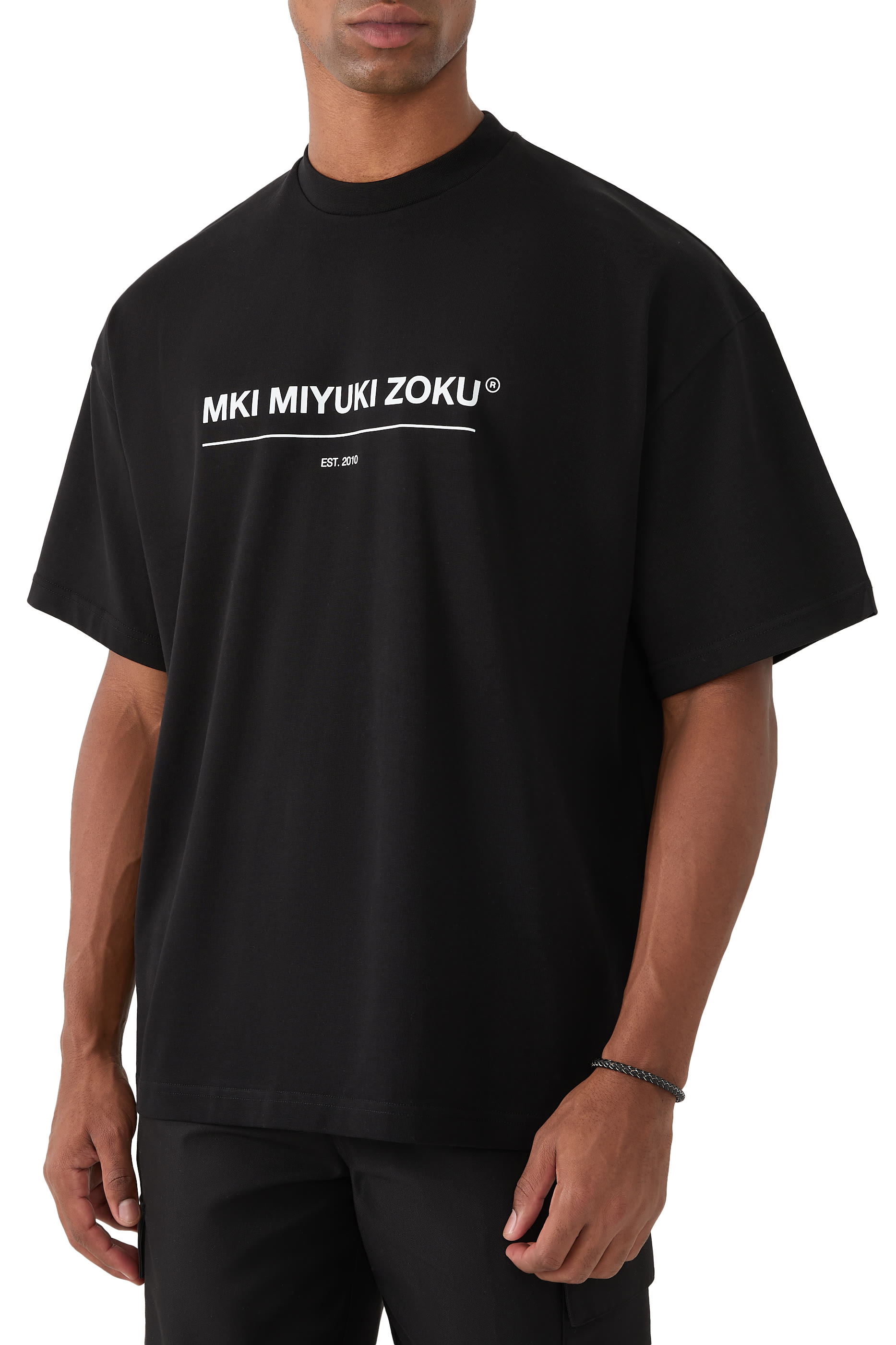 تيشيرت بشعار الماركة خطي  